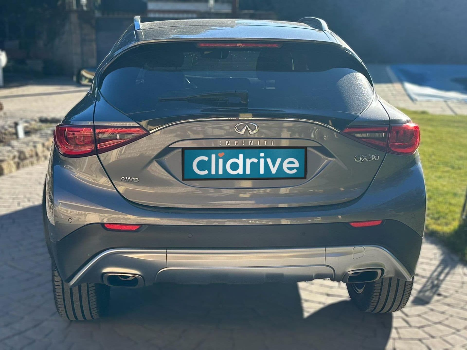 INFINITI qx30