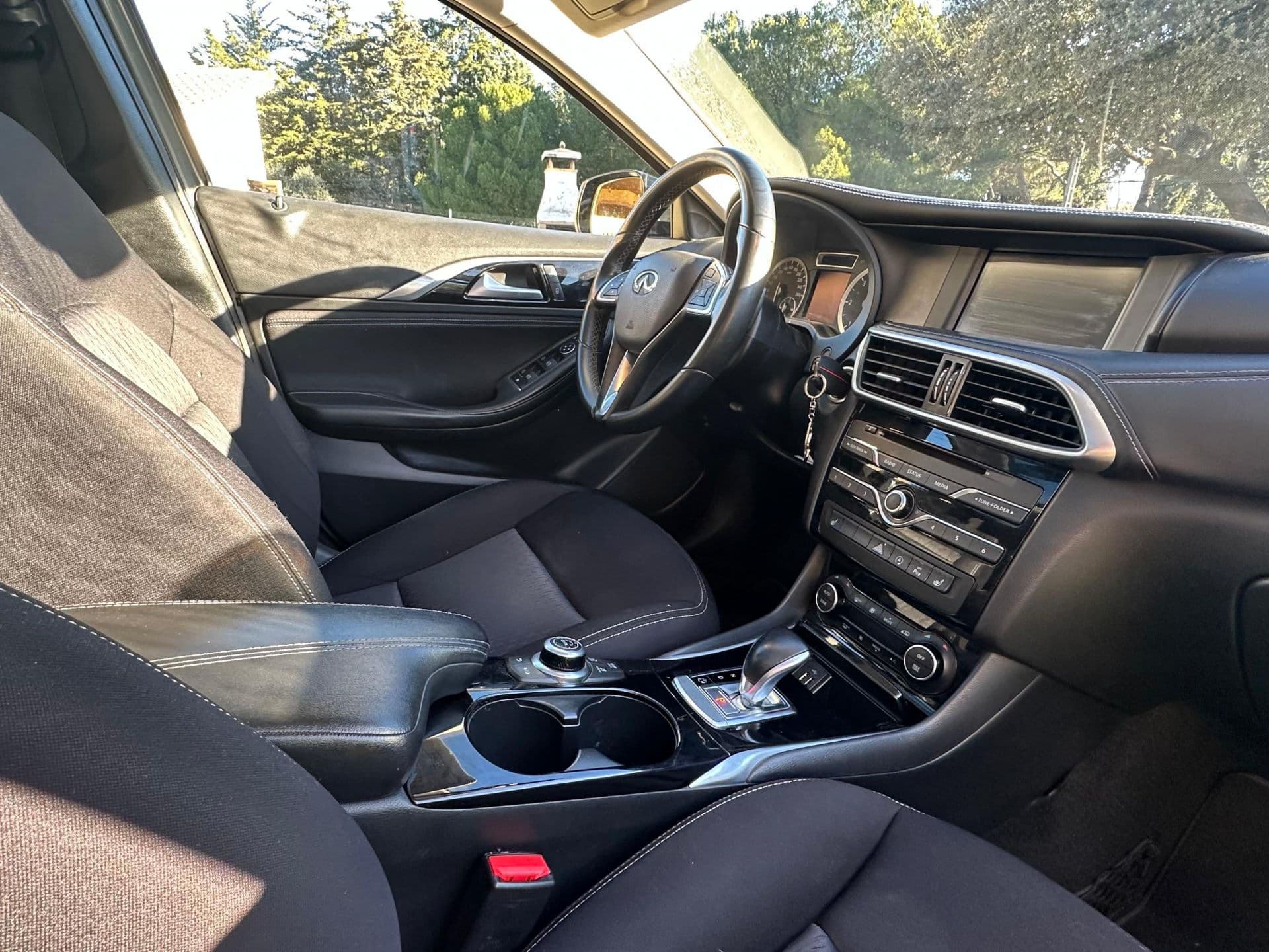 INFINITI qx30
