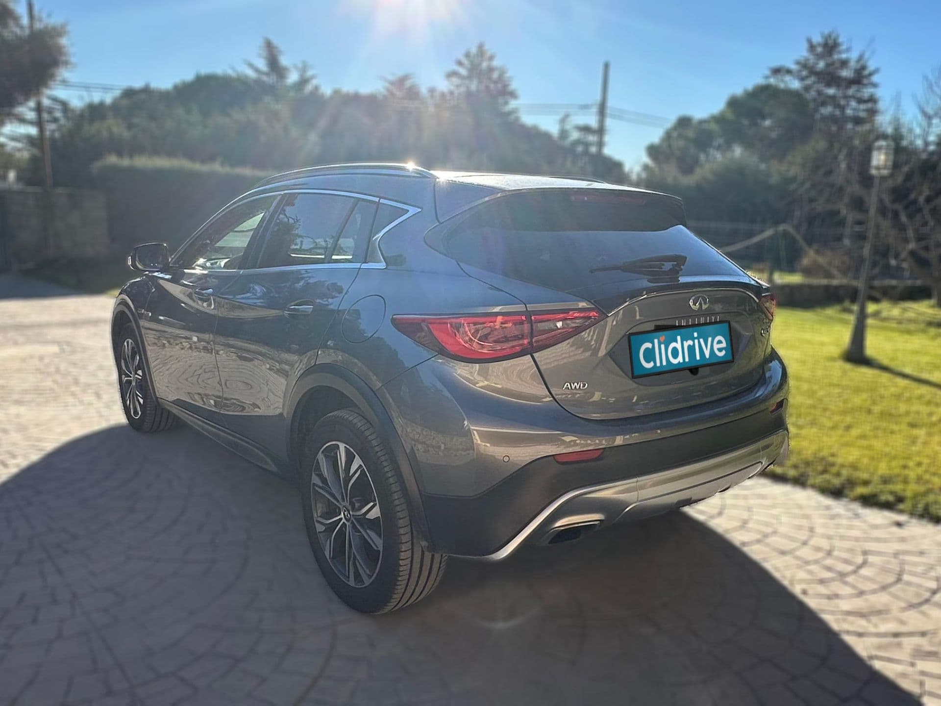 INFINITI qx30