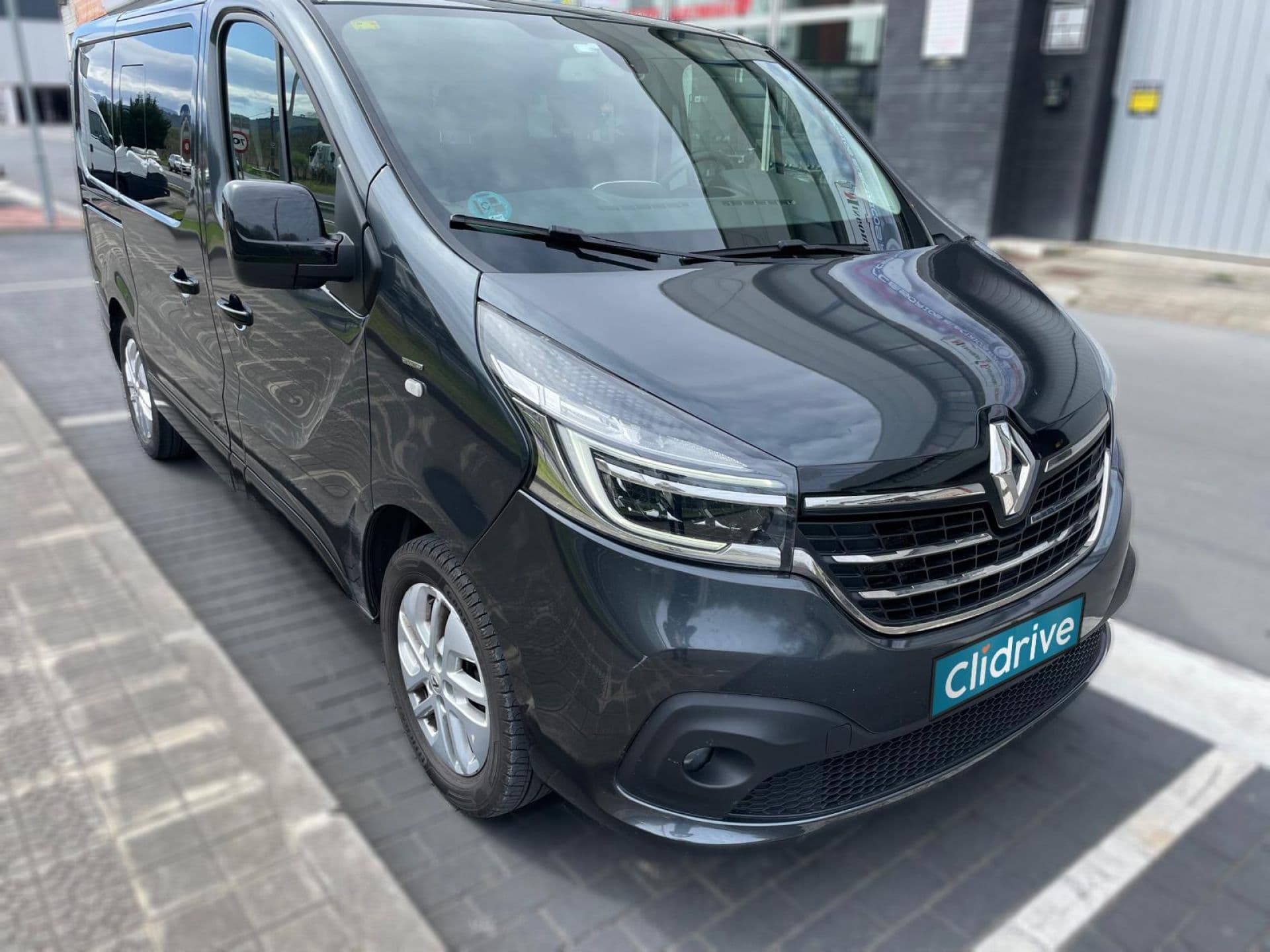 RENAULT trafic