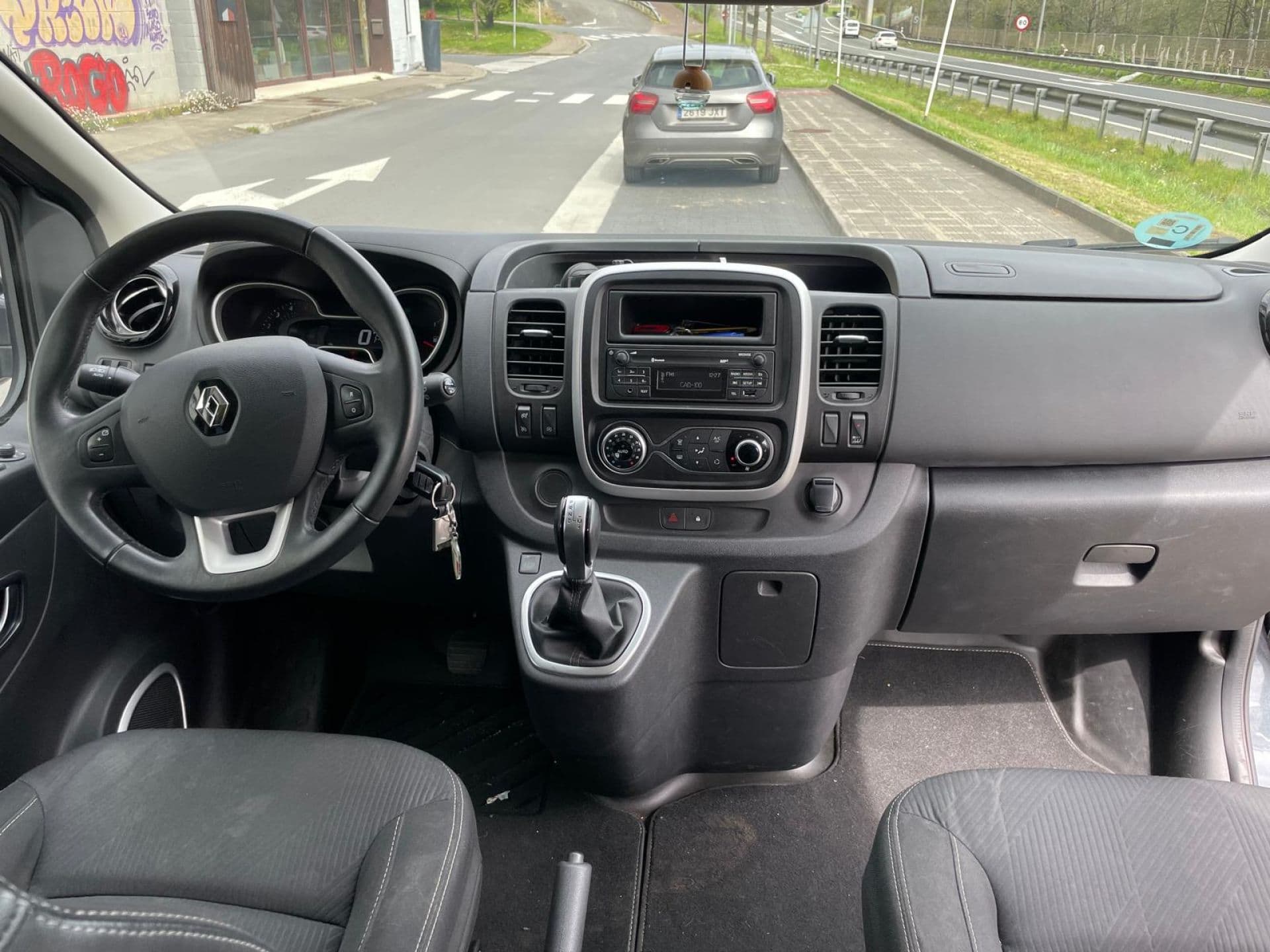 RENAULT trafic