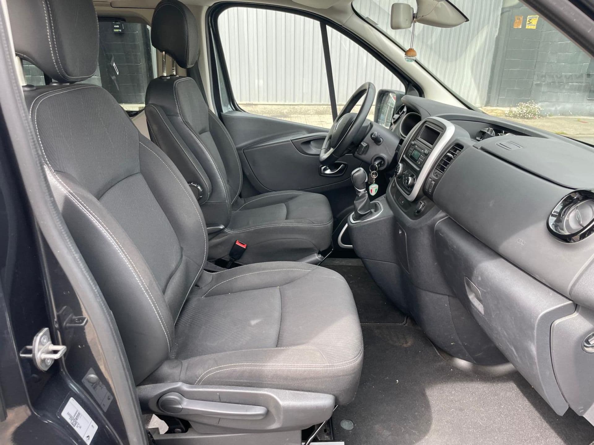RENAULT trafic