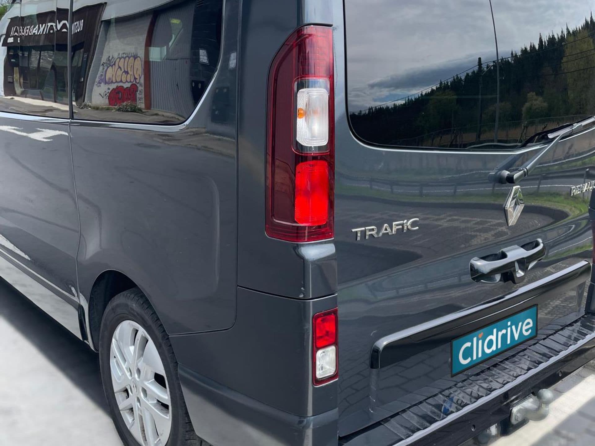 RENAULT trafic