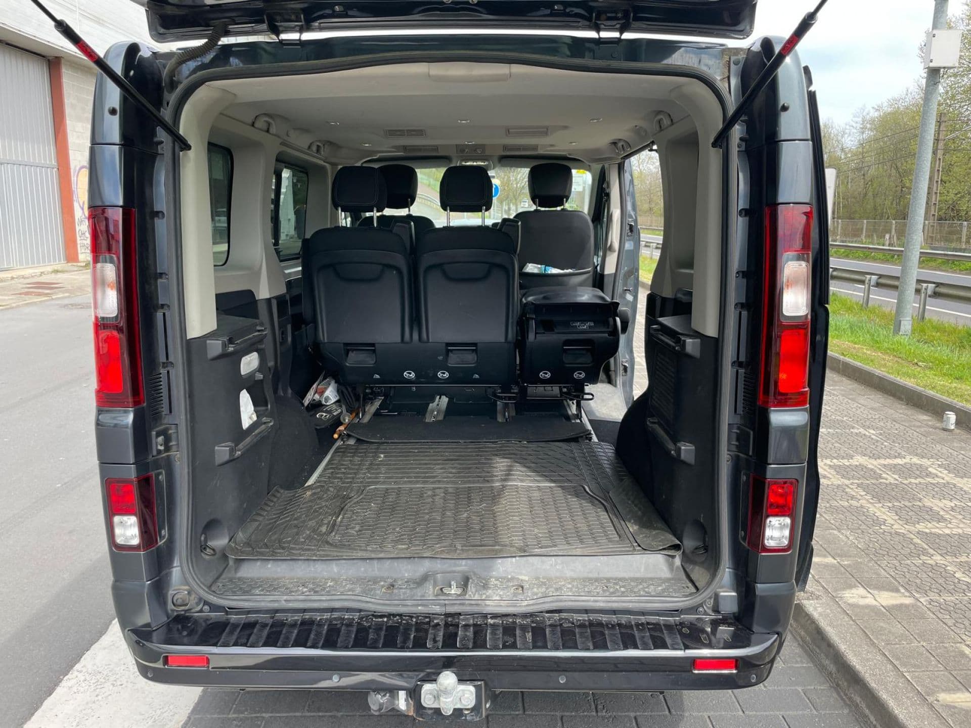 RENAULT trafic