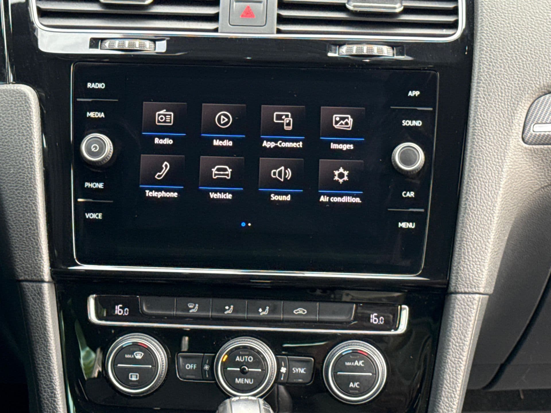 VOLKSWAGEN golf