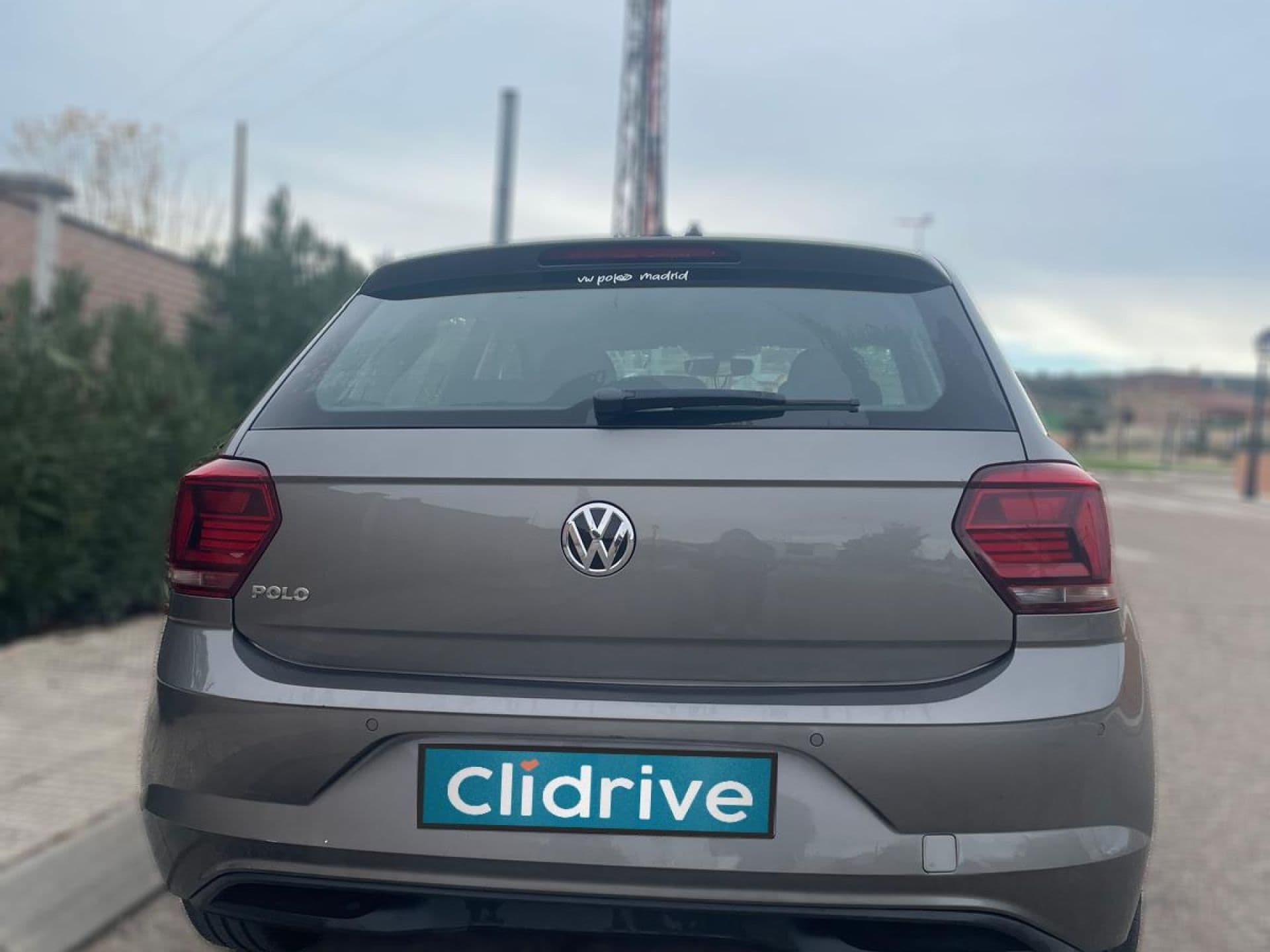 VOLKSWAGEN polo