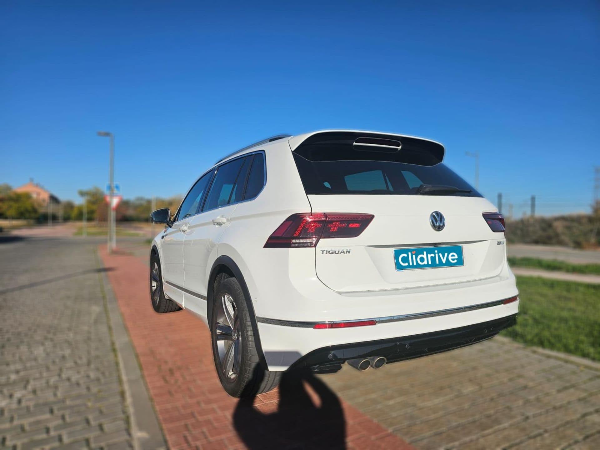 VOLKSWAGEN tiguan