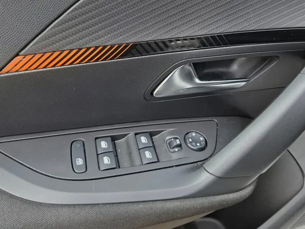 PEUGEOT 2008 - Foto 10 | Clidrive