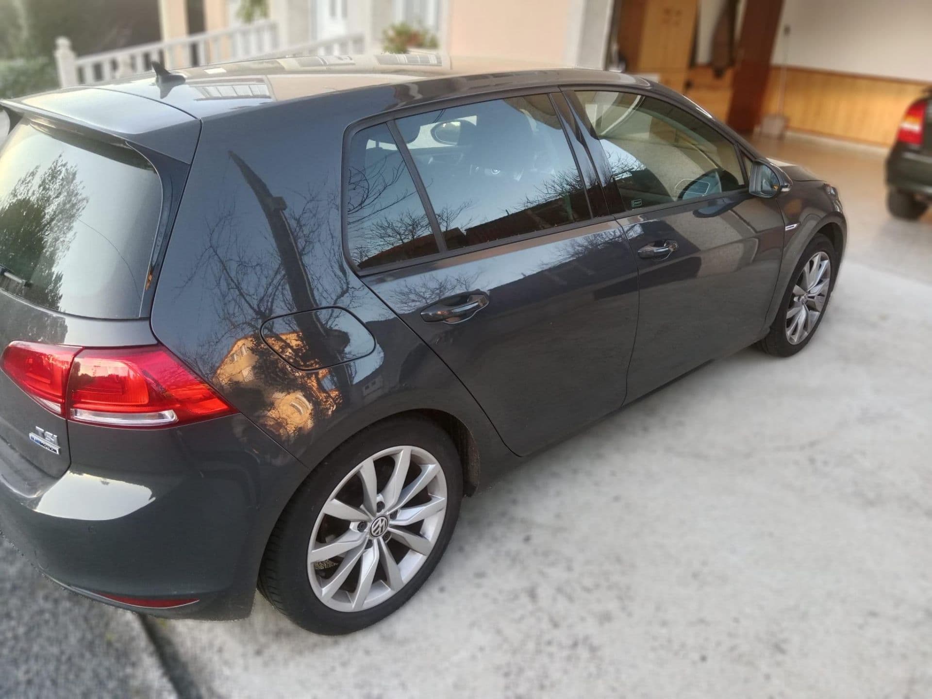 VOLKSWAGEN golf