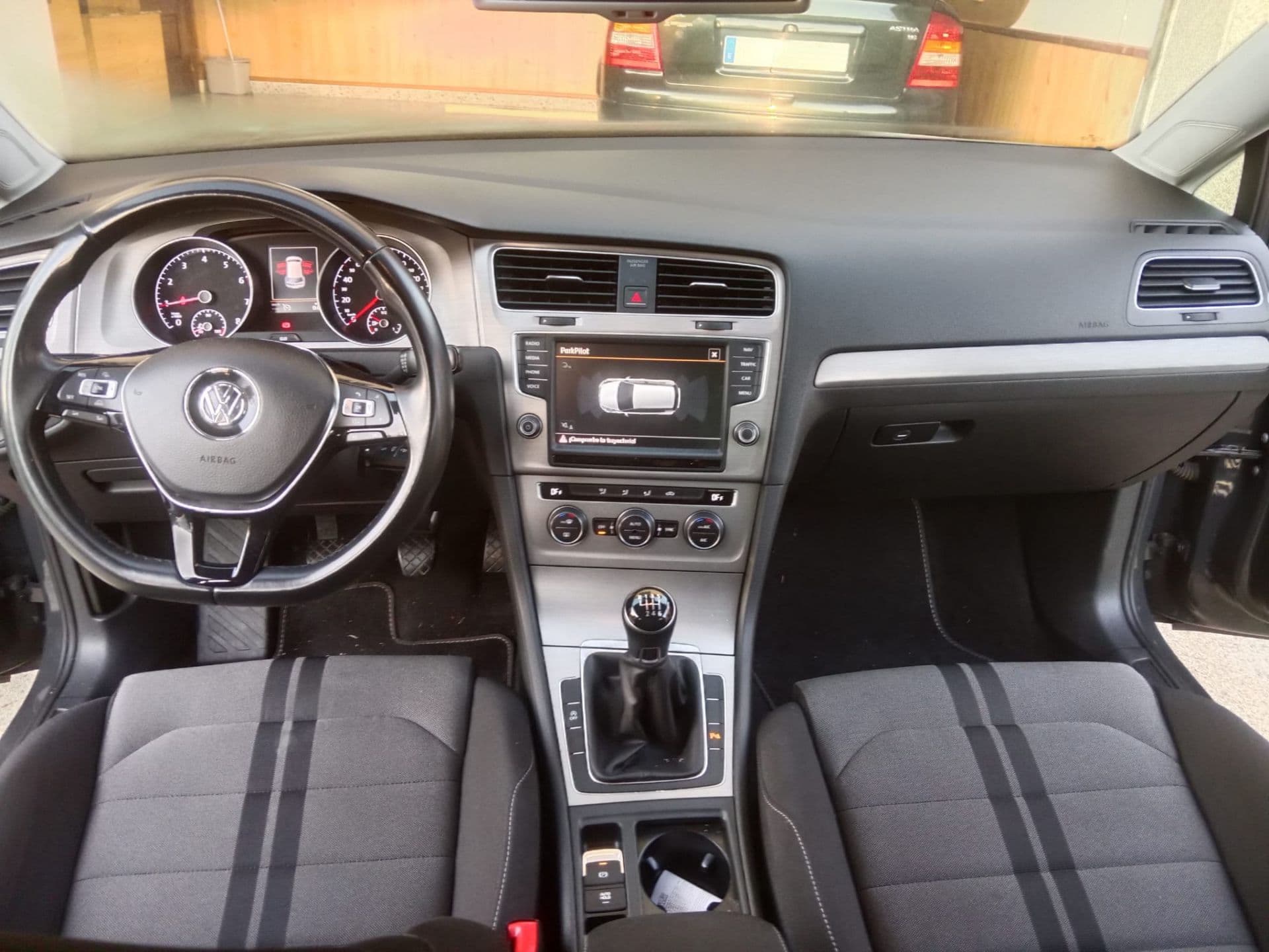 VOLKSWAGEN golf