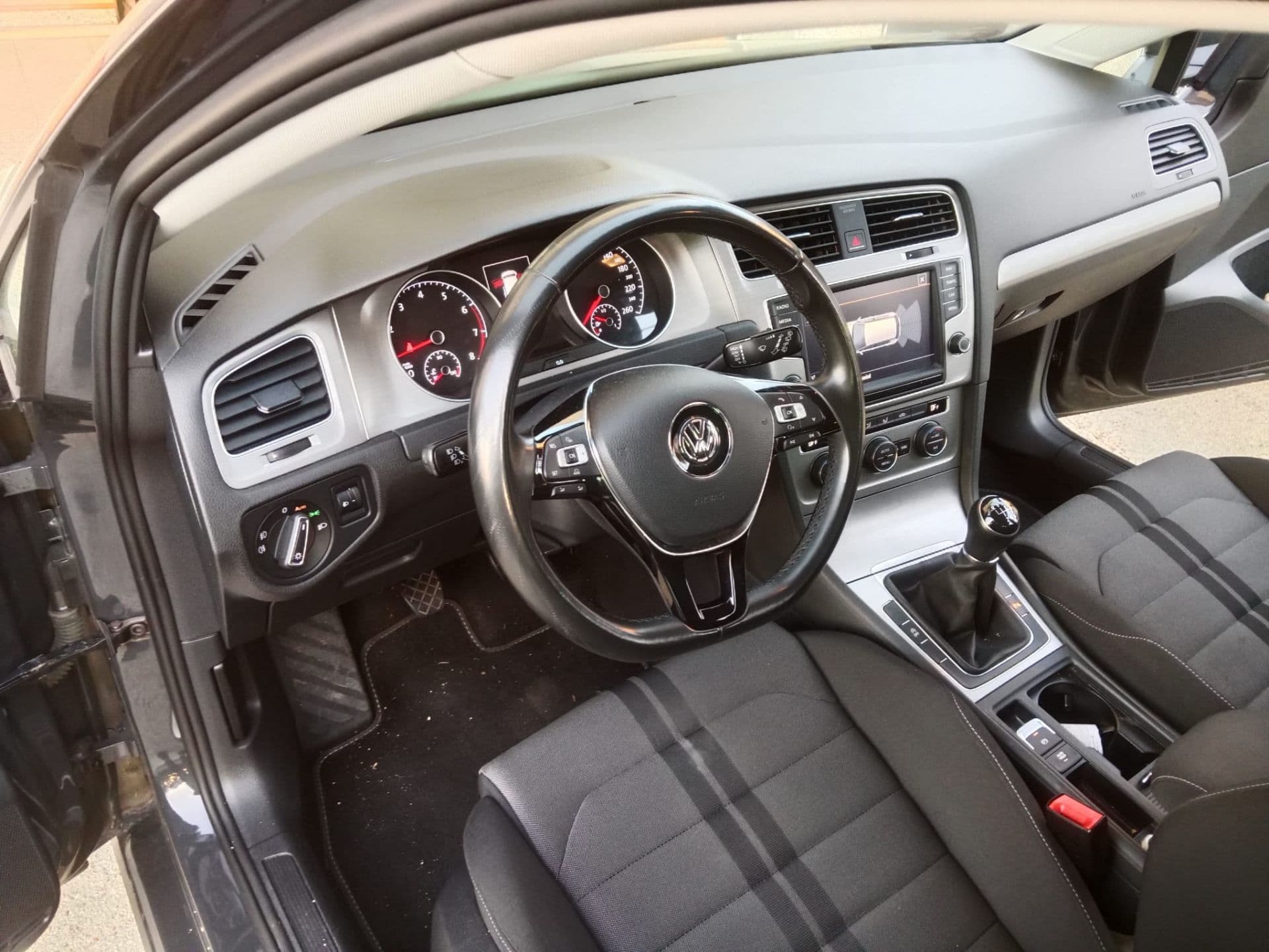 VOLKSWAGEN golf
