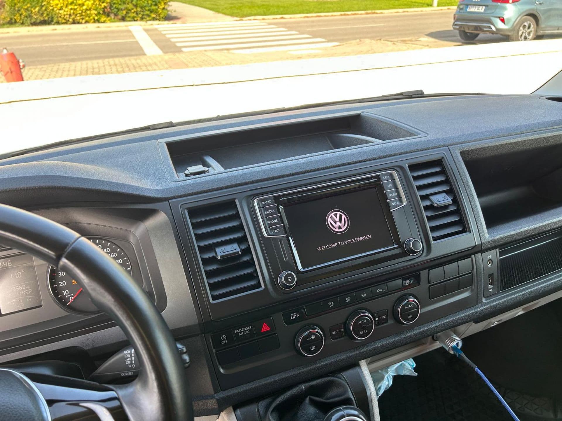 VOLKSWAGEN caravelle