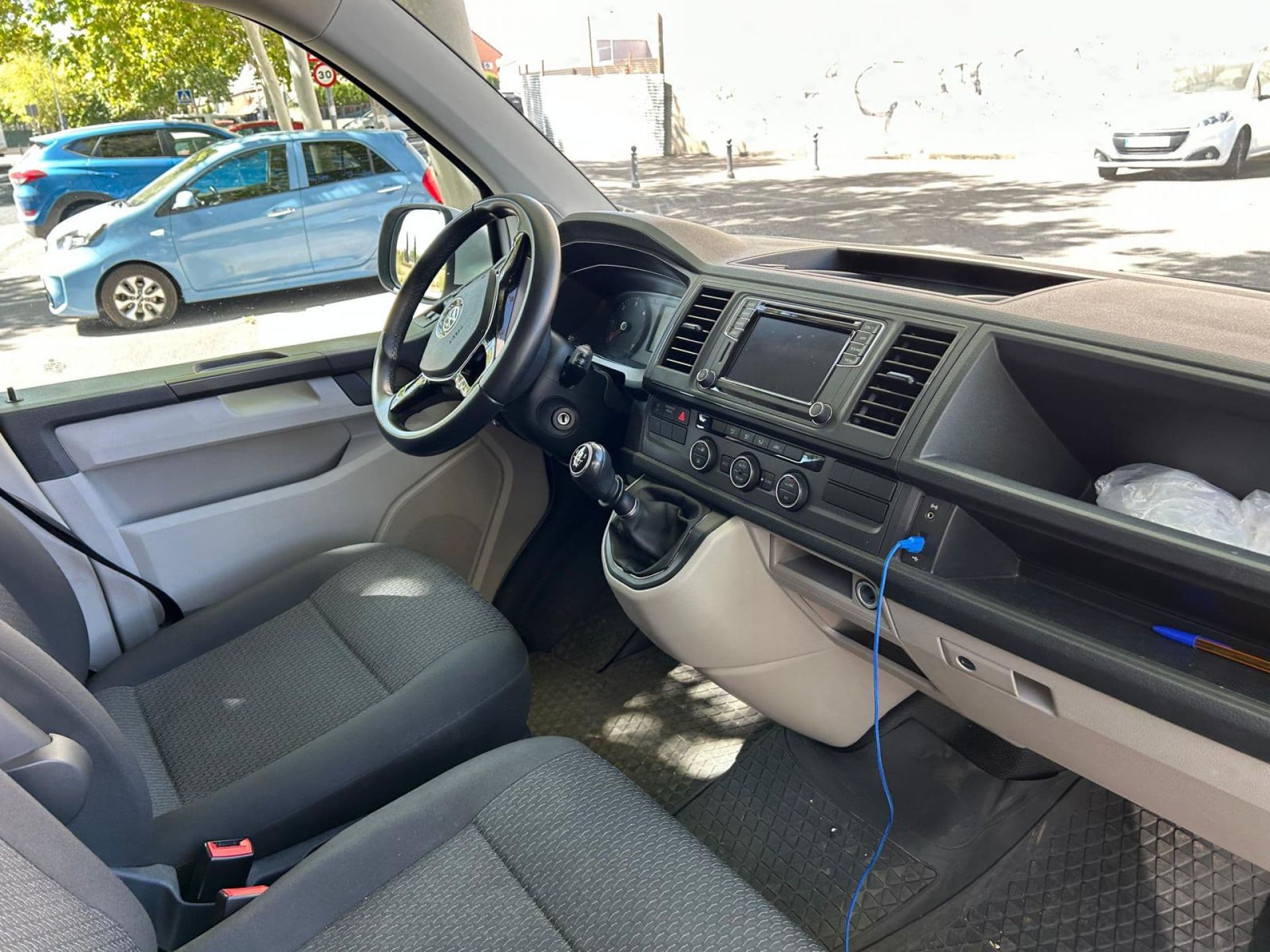 VOLKSWAGEN caravelle