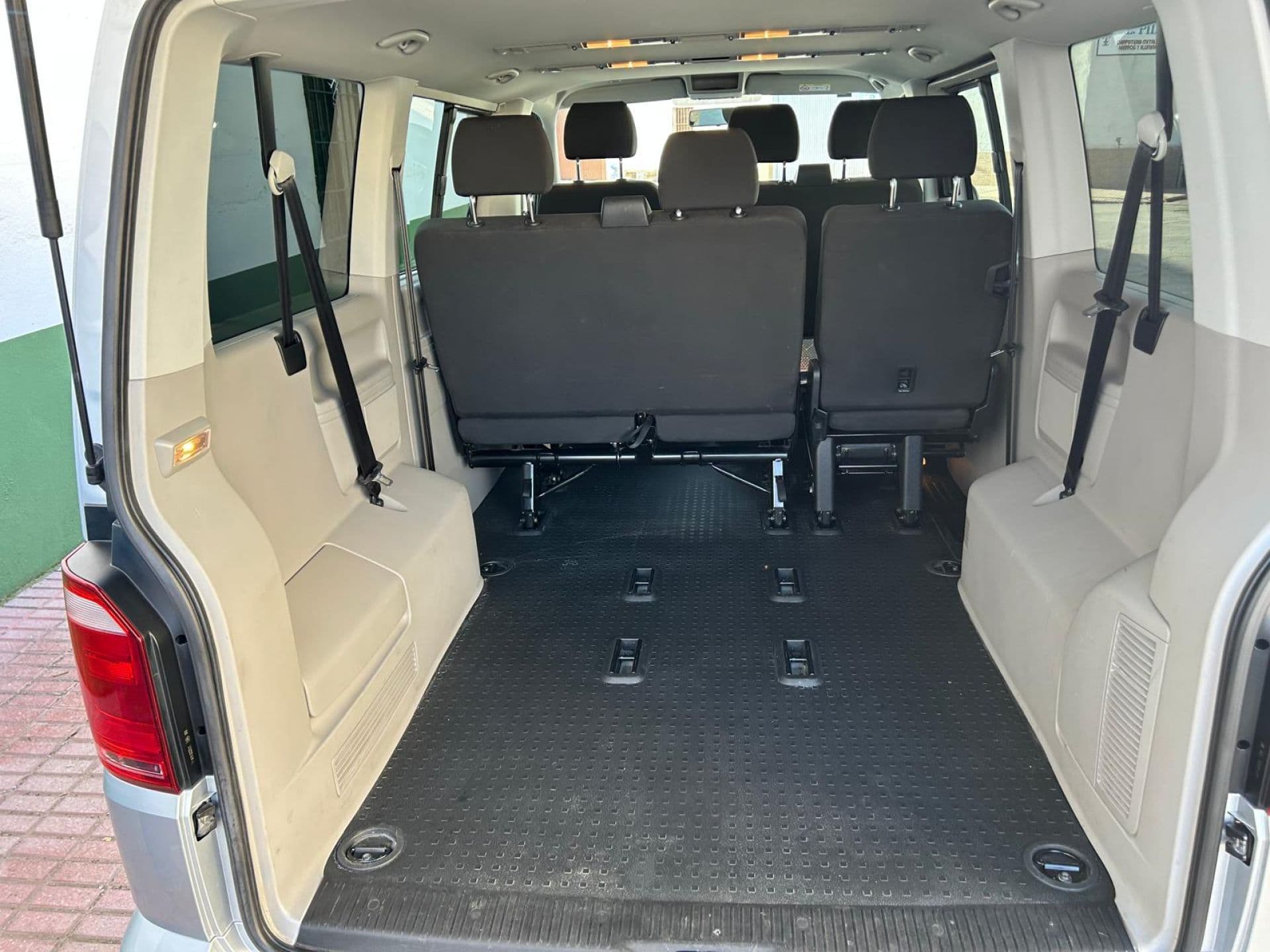 VOLKSWAGEN caravelle