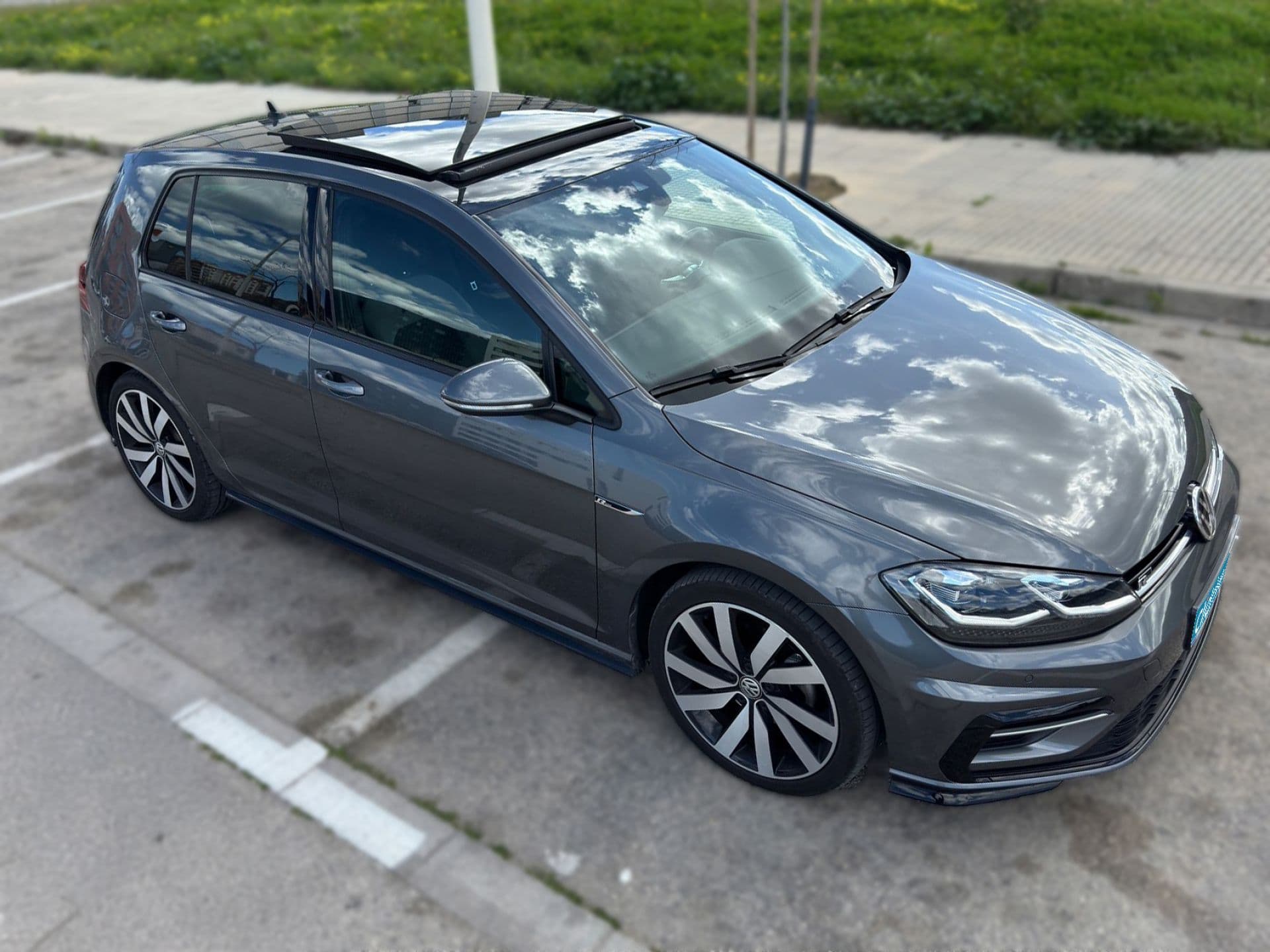 VOLKSWAGEN golf