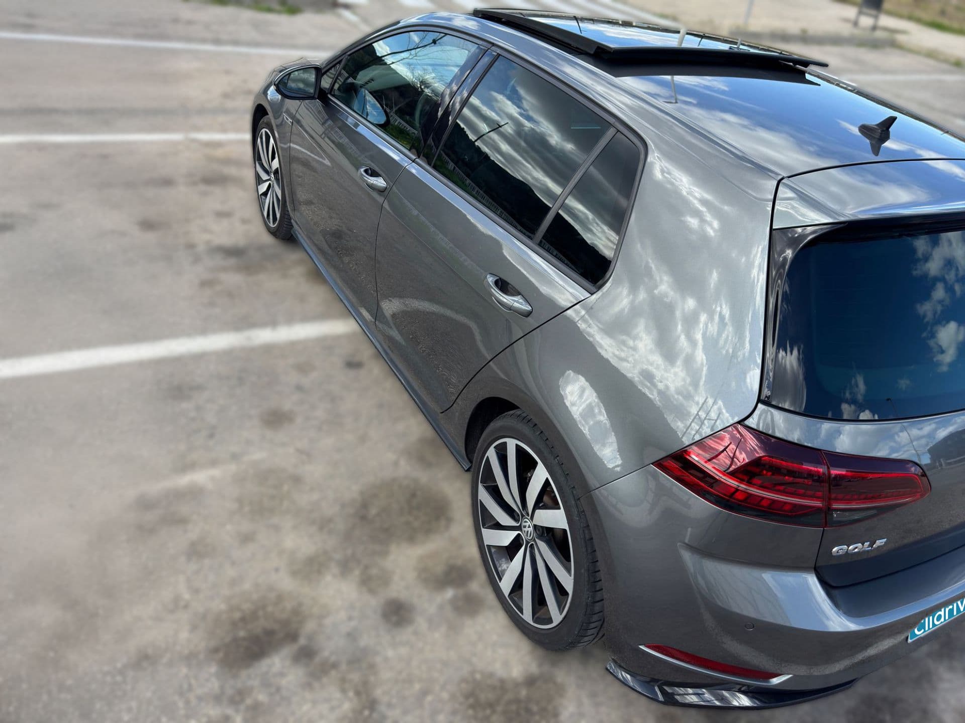 VOLKSWAGEN golf