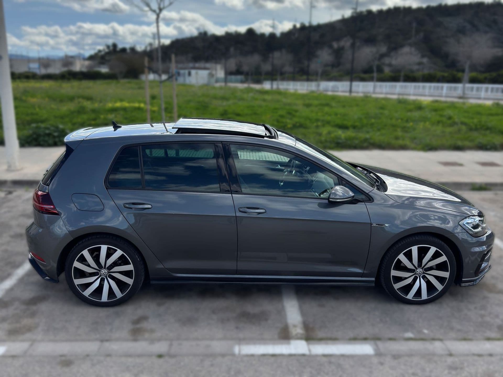 VOLKSWAGEN golf