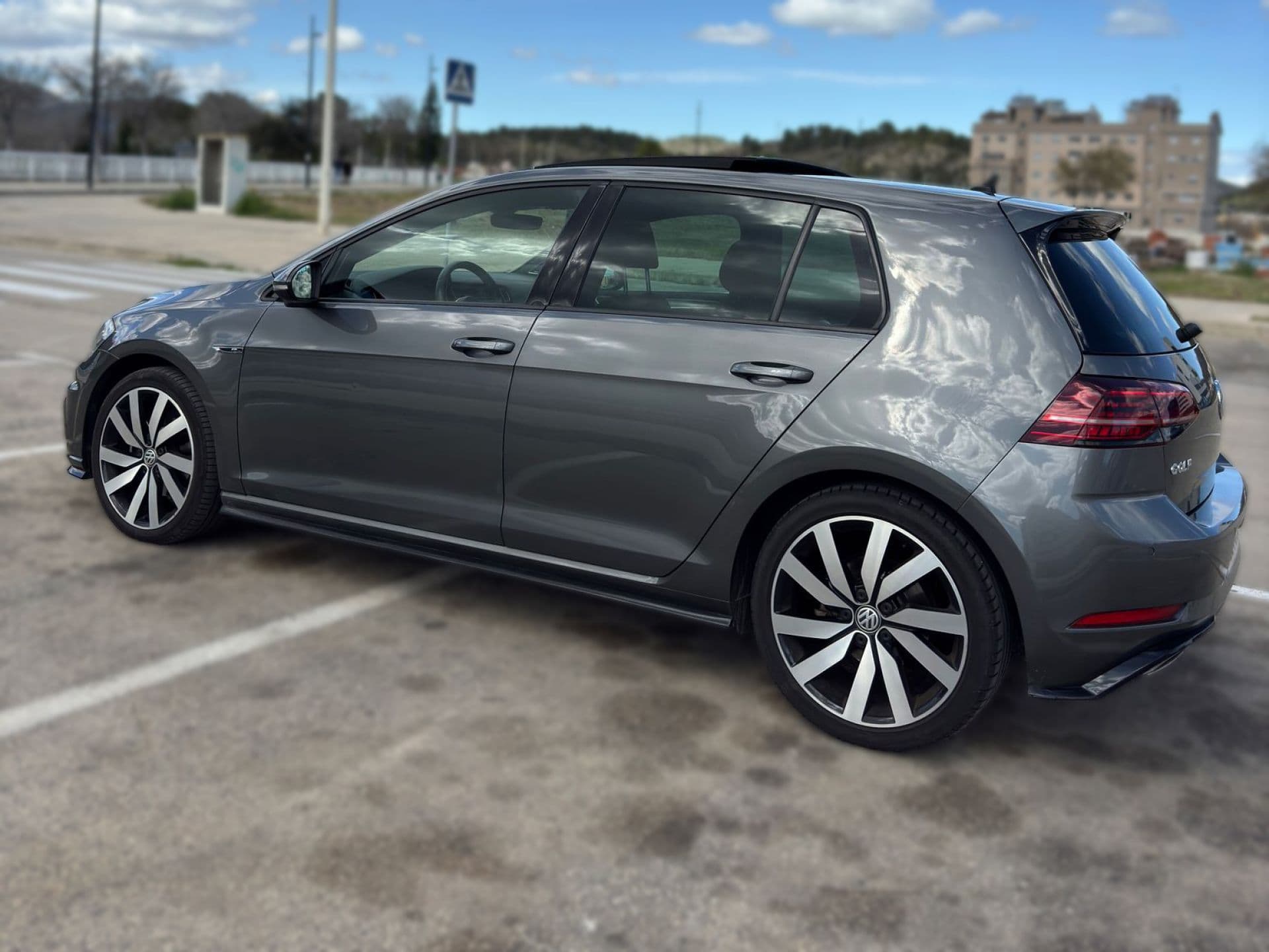 VOLKSWAGEN golf