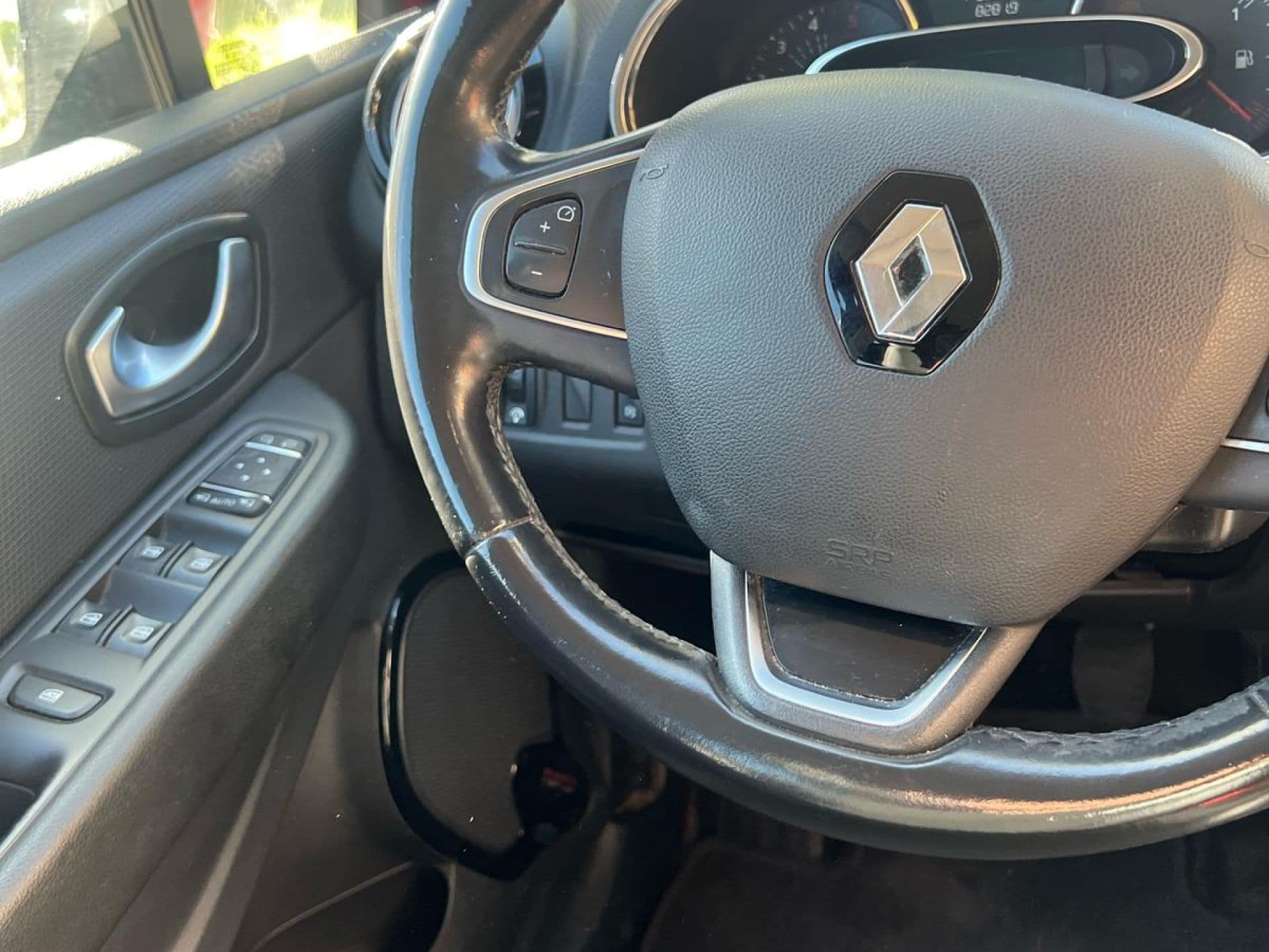 RENAULT clio