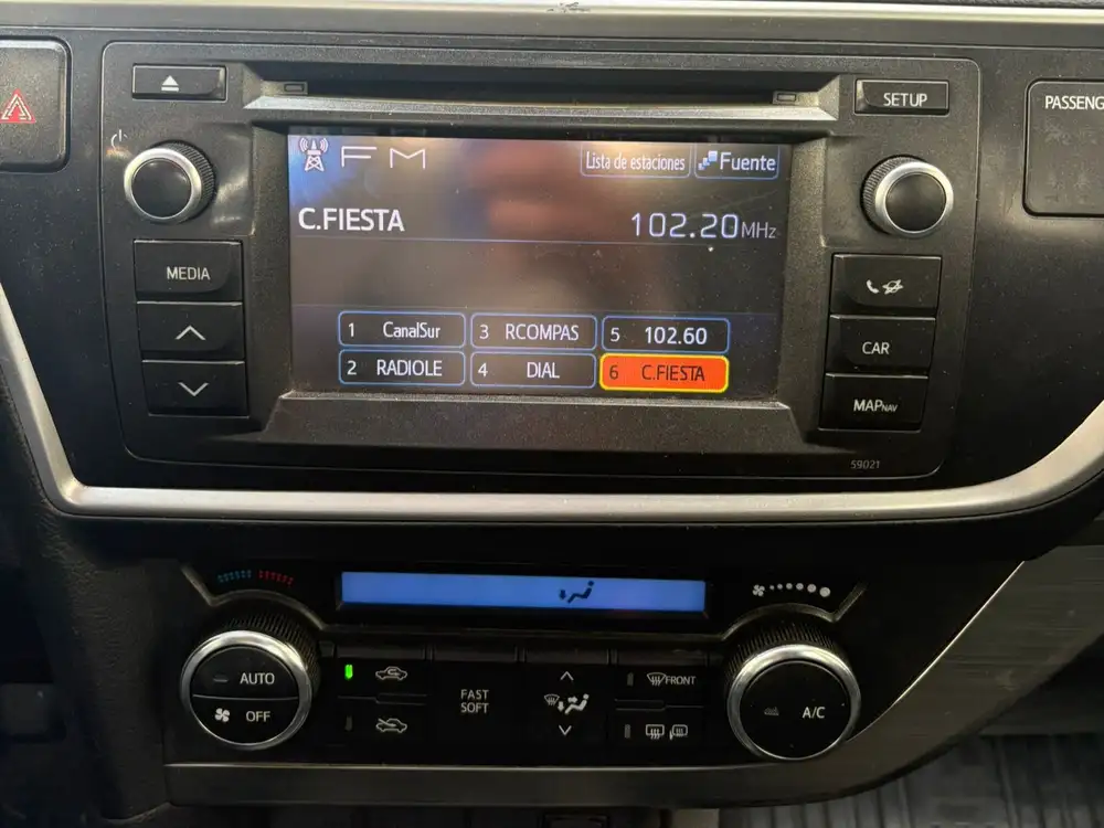 TOYOTA auris - Foto 8 | Clidrive