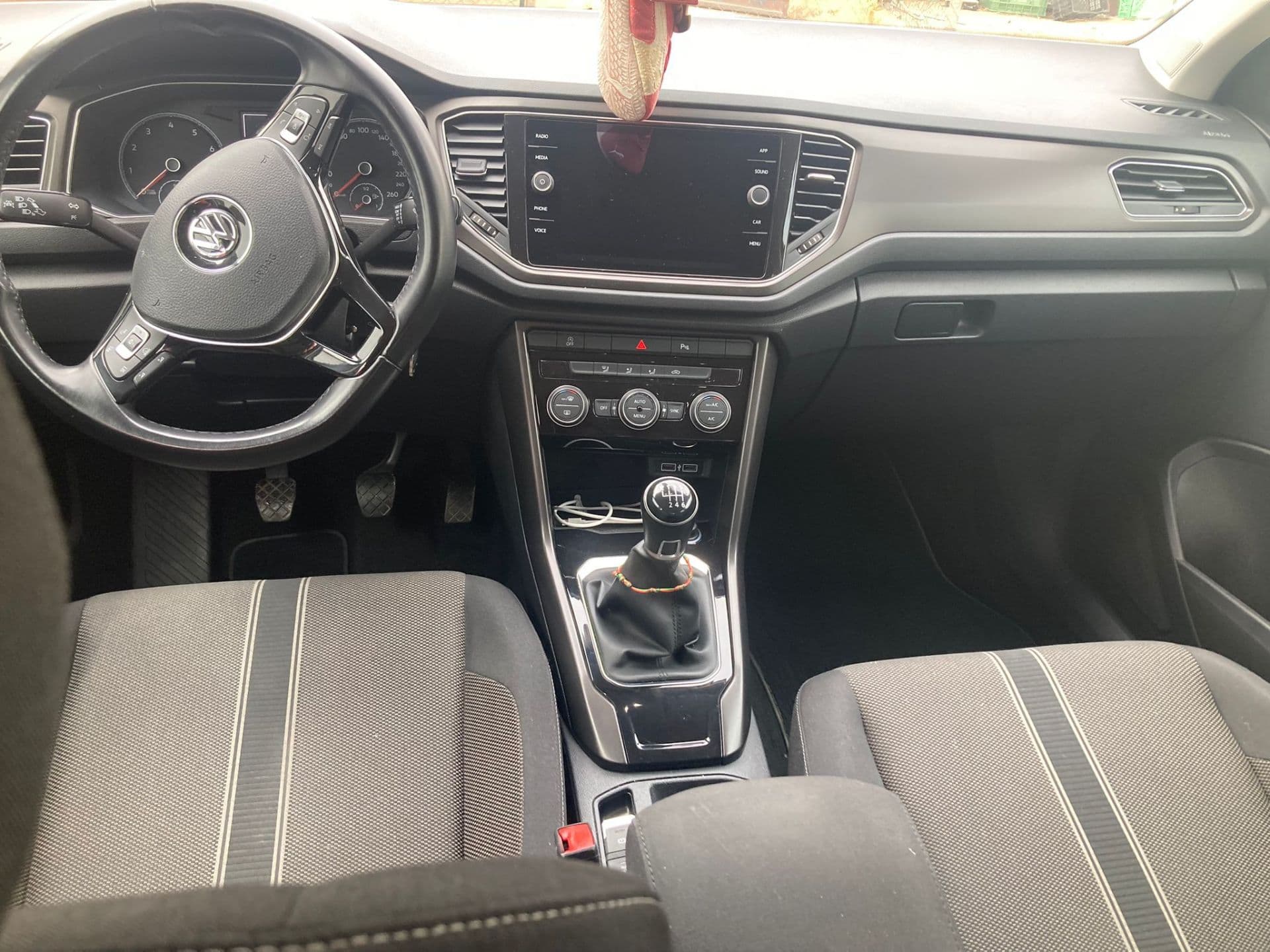 VOLKSWAGEN t-roc