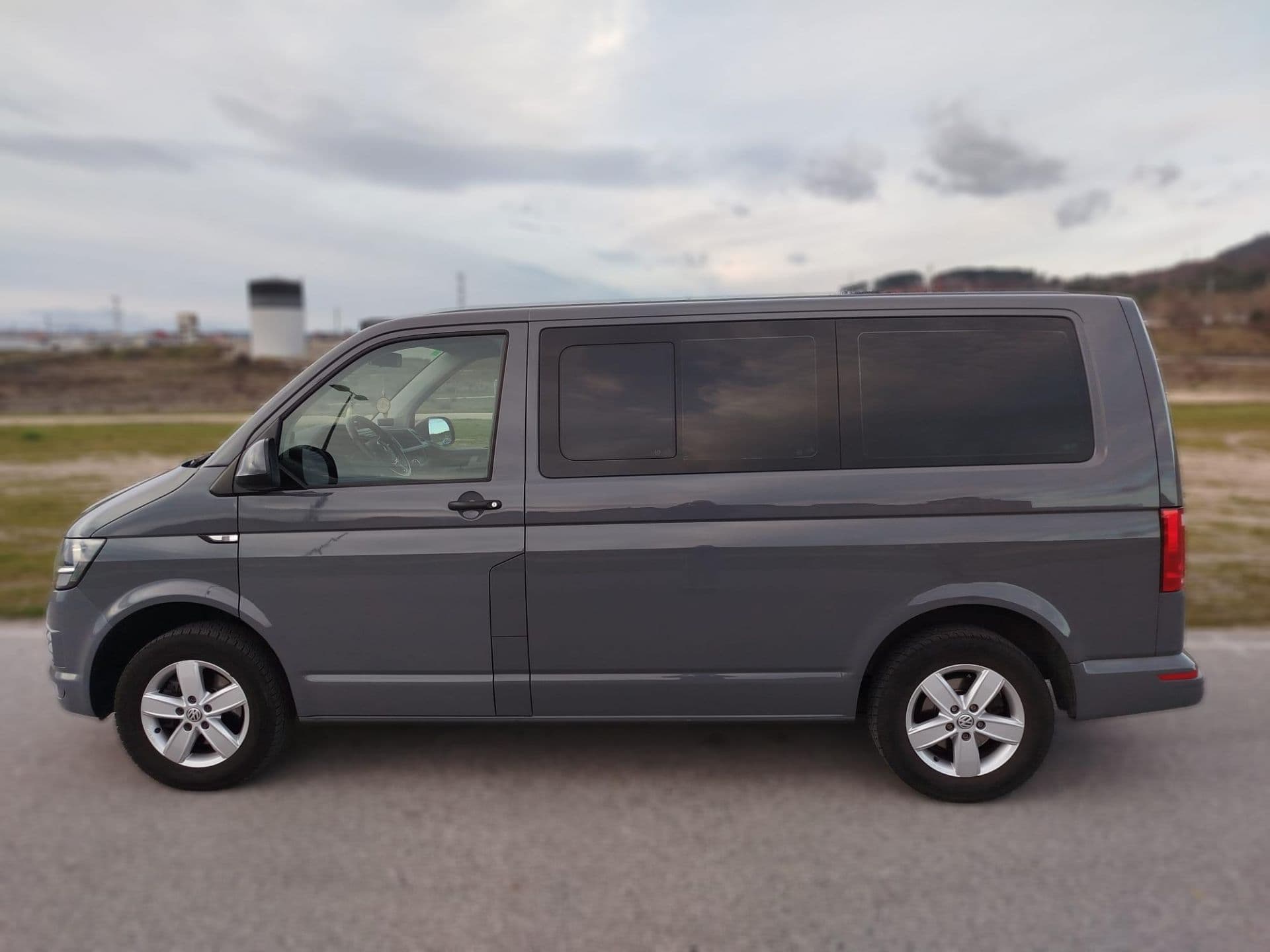 VOLKSWAGEN caravelle