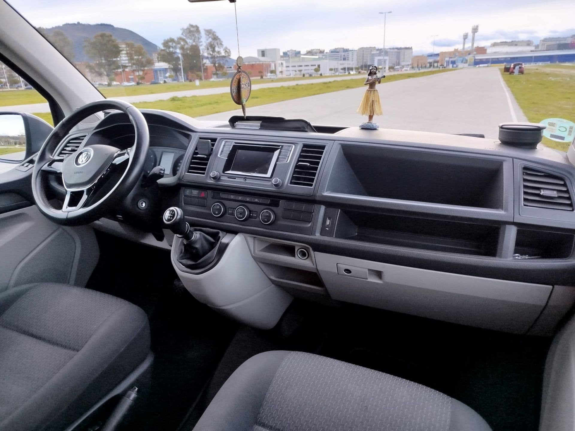 VOLKSWAGEN caravelle