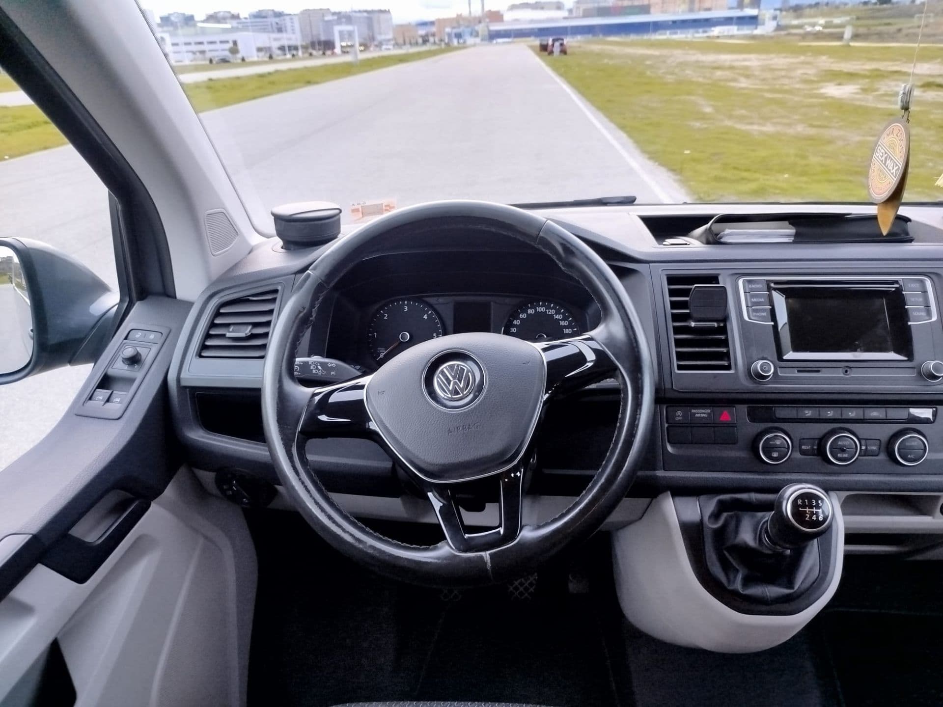 VOLKSWAGEN caravelle
