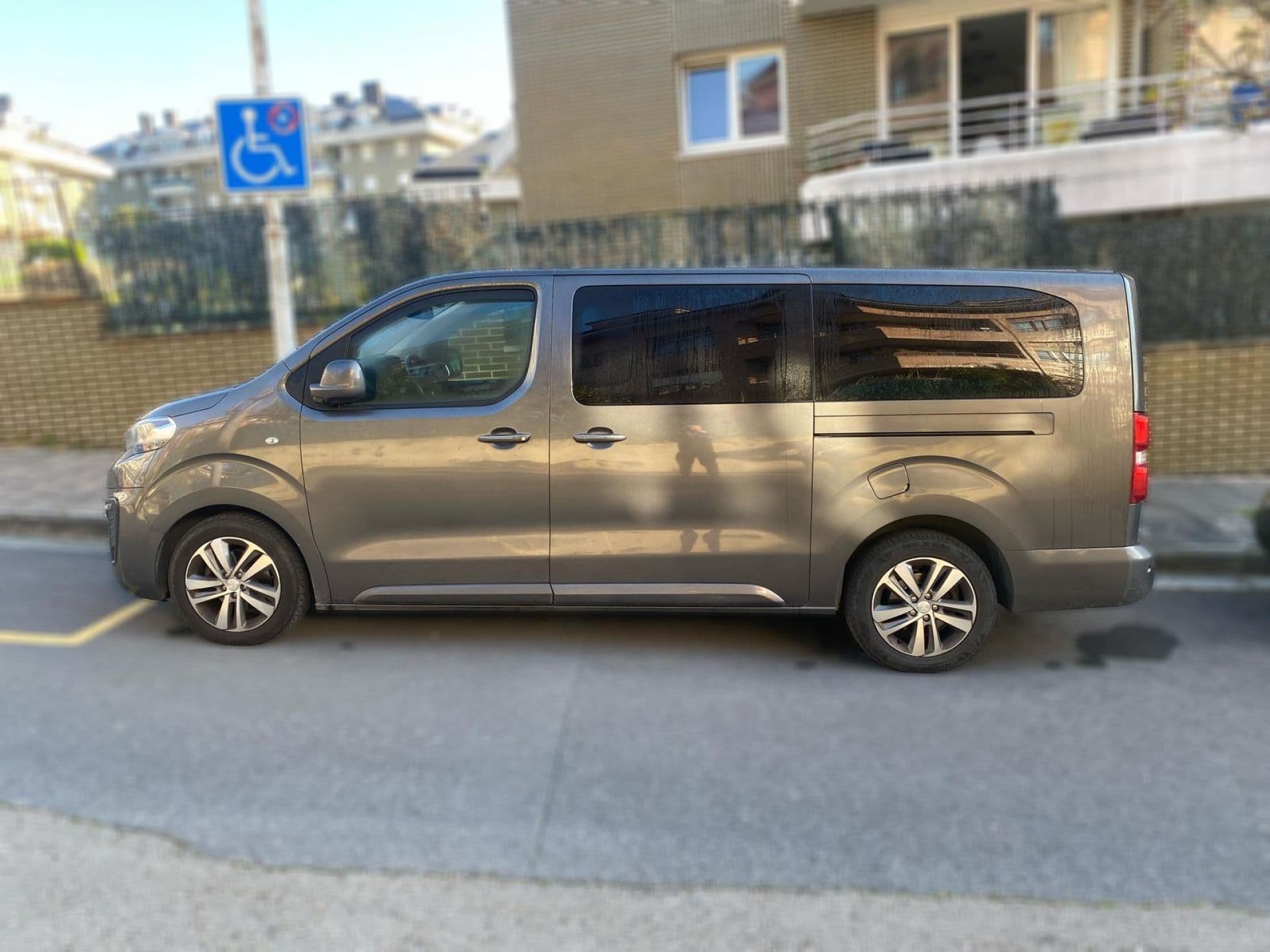 PEUGEOT traveller