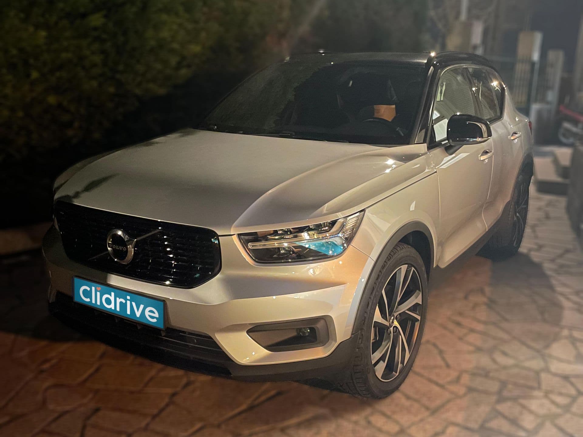 VOLVO xc40