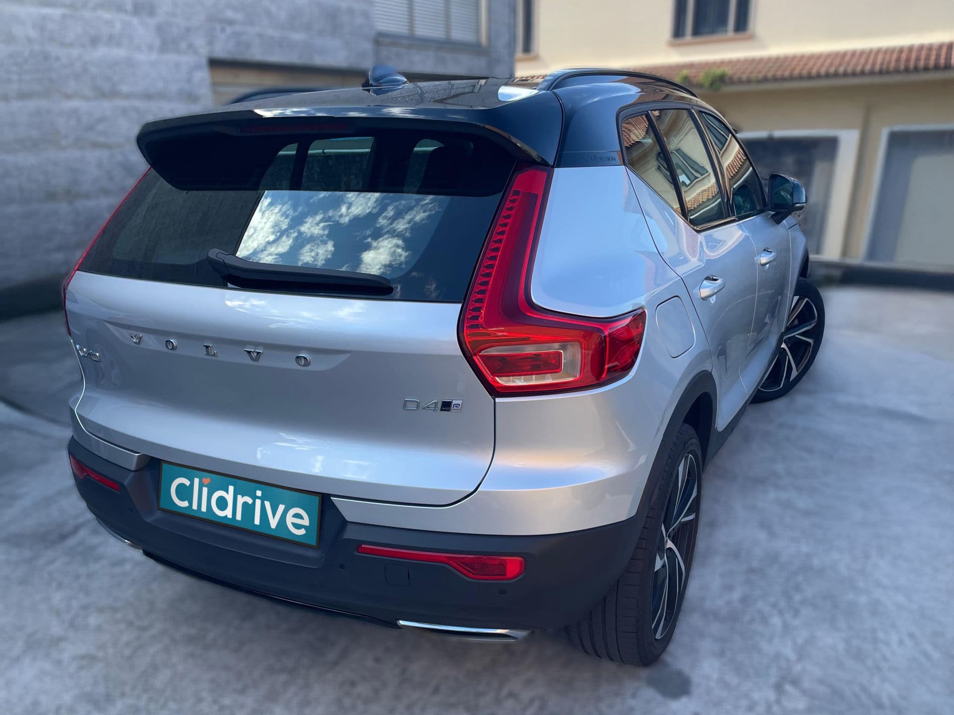 VOLVO xc40