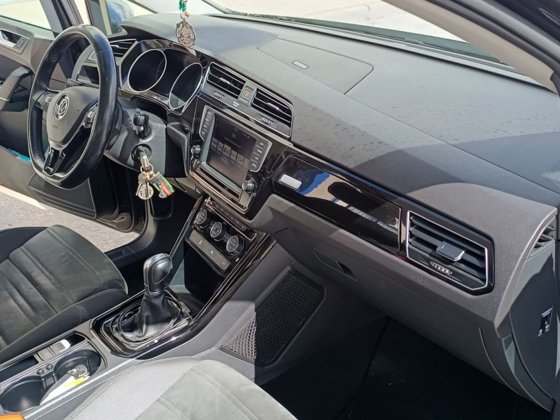 VOLKSWAGEN touran