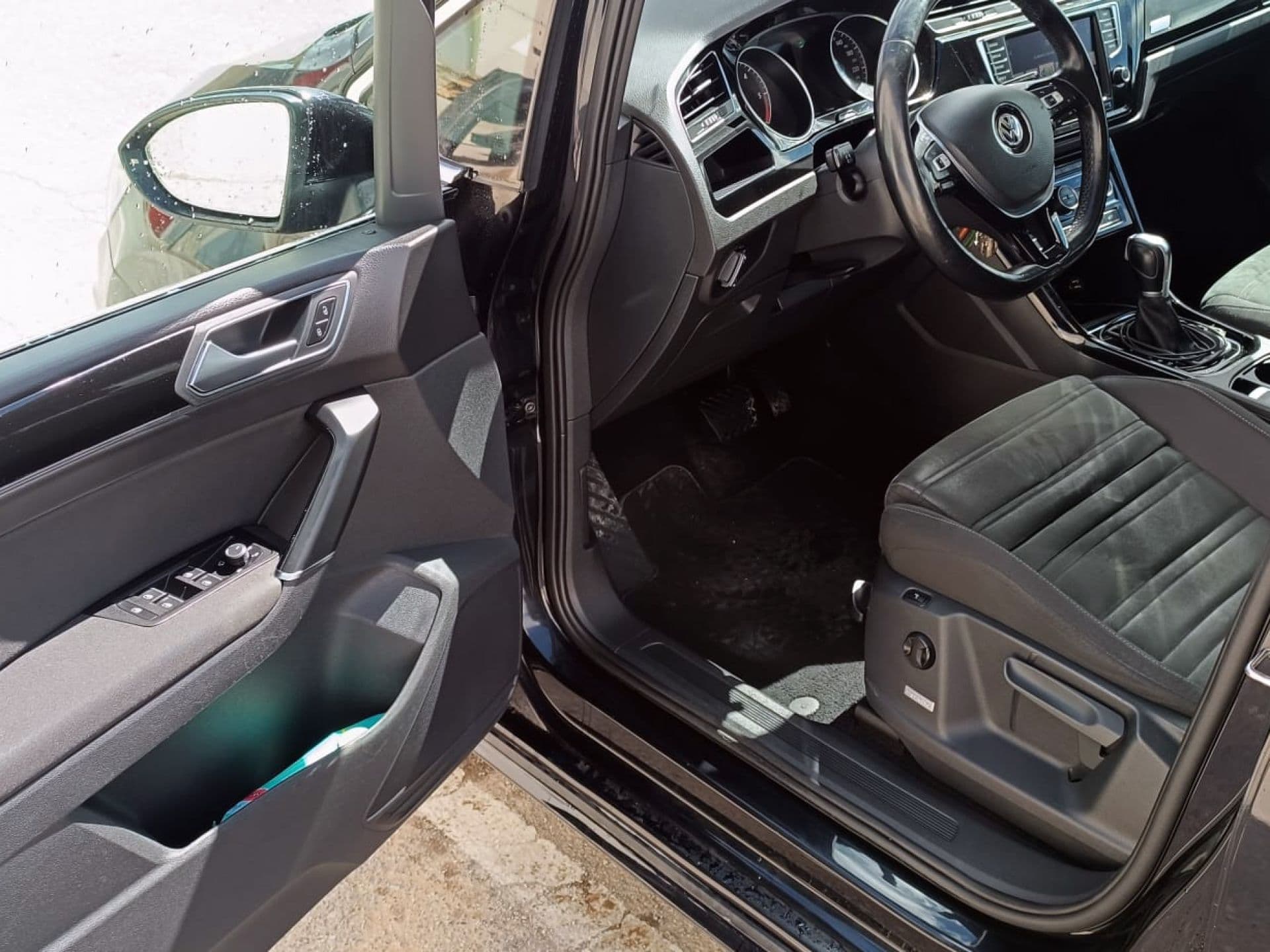 VOLKSWAGEN touran