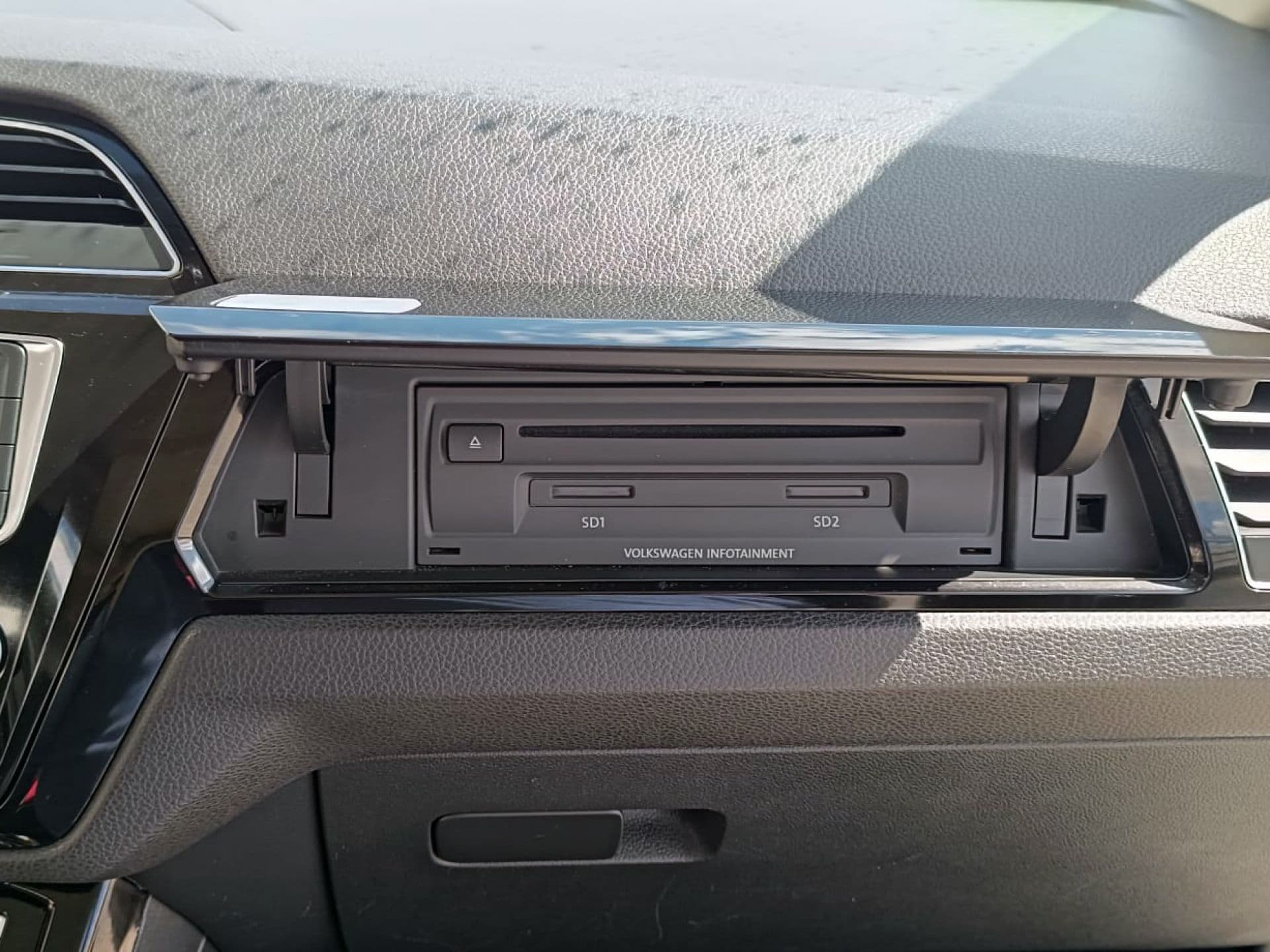 VOLKSWAGEN touran
