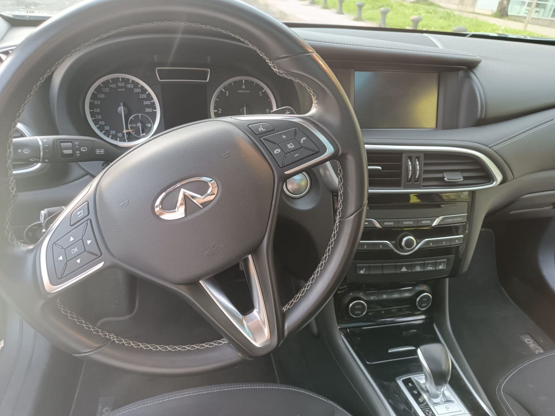 INFINITI qx30