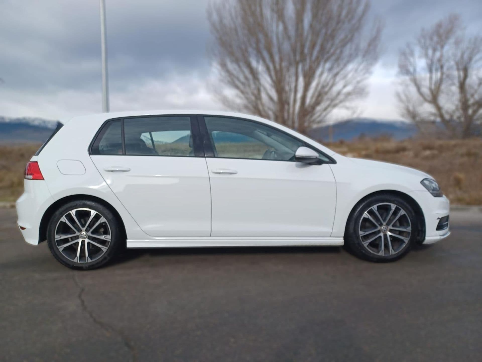 VOLKSWAGEN golf