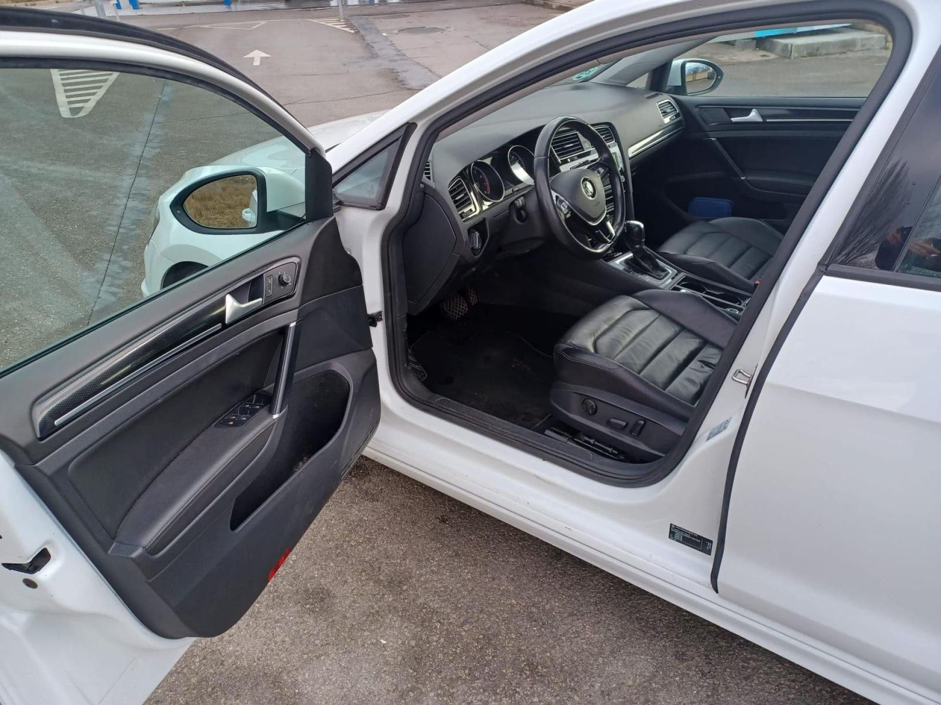 VOLKSWAGEN golf