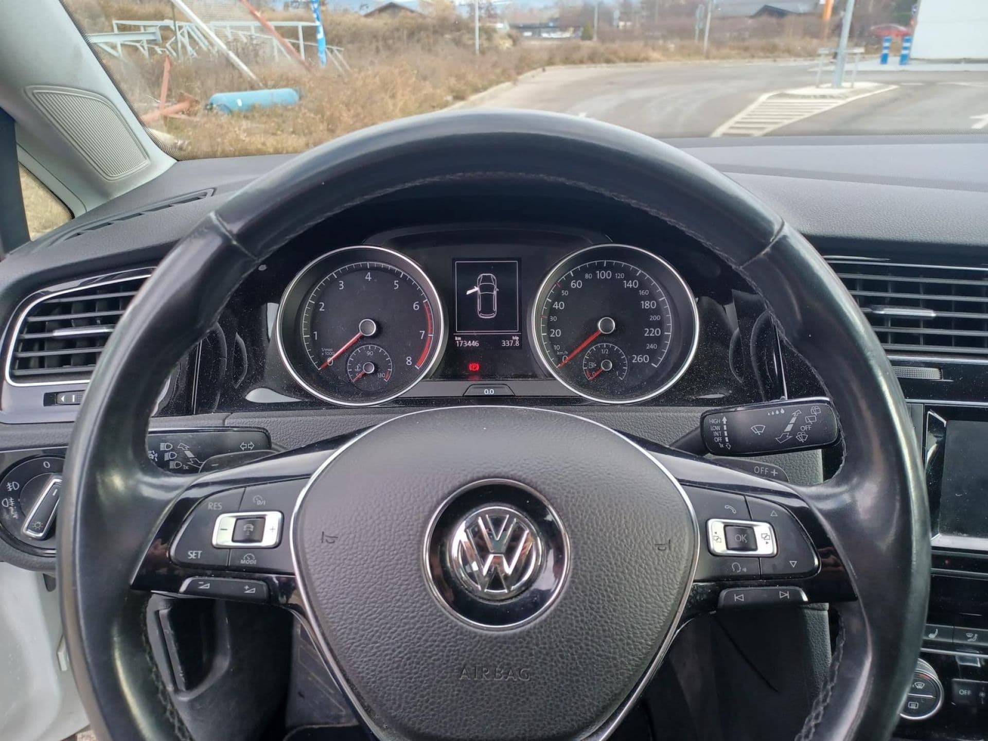 VOLKSWAGEN golf