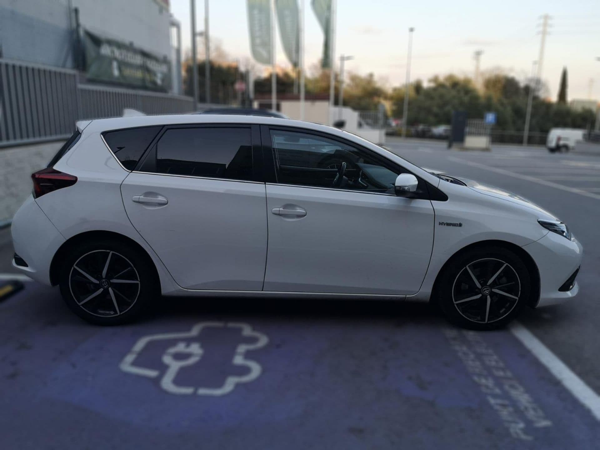 TOYOTA auris