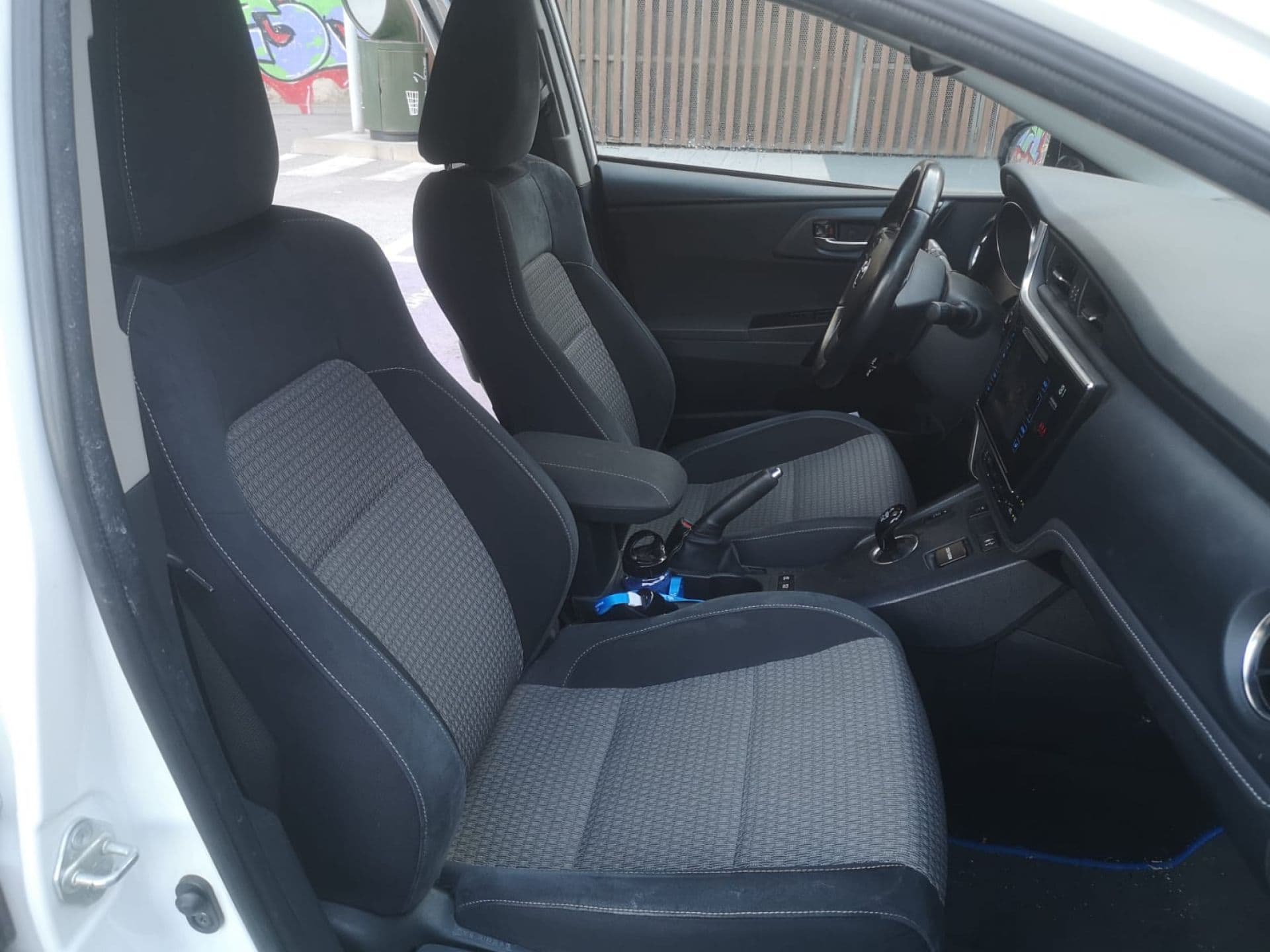 TOYOTA auris