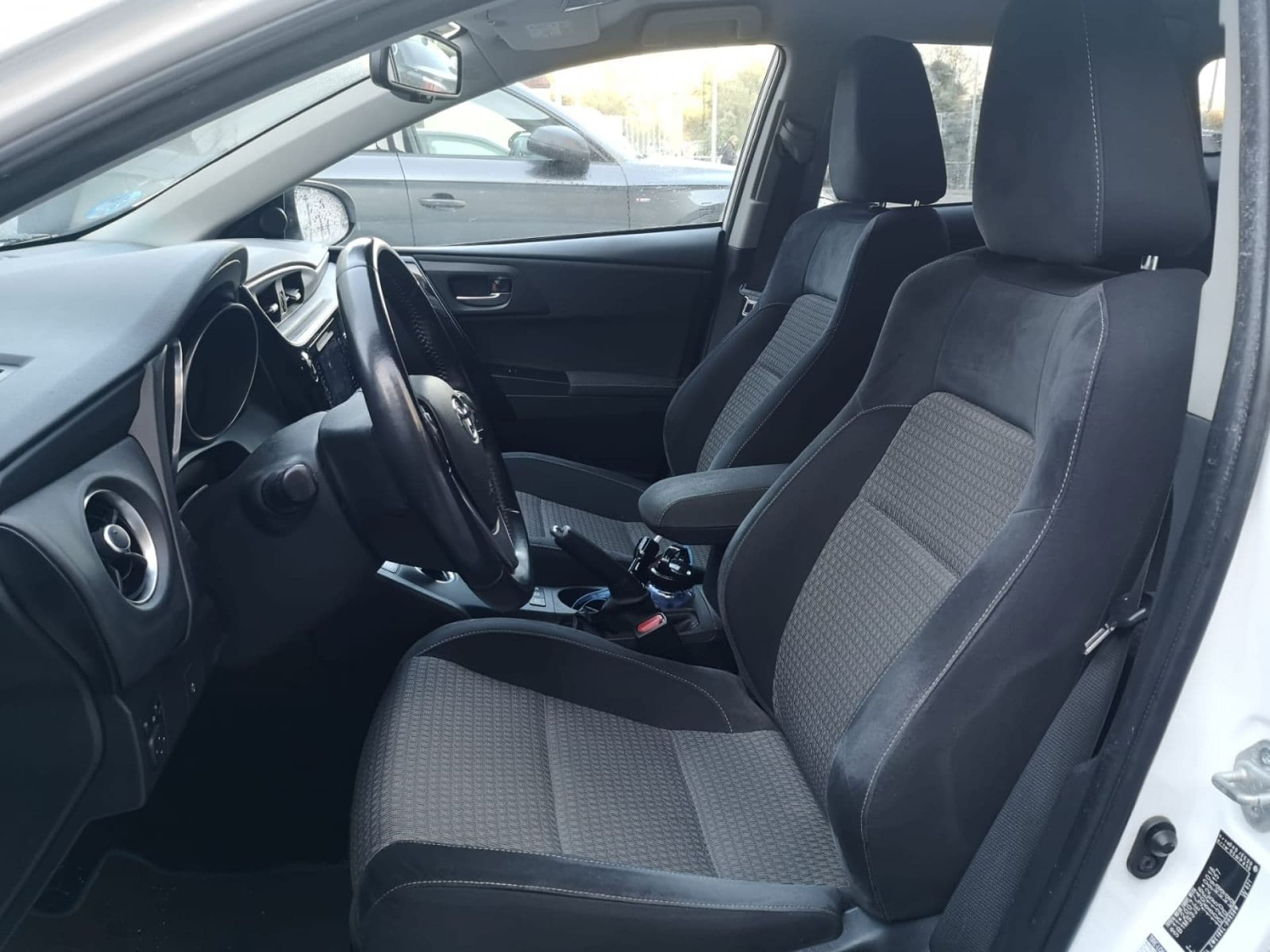 TOYOTA auris