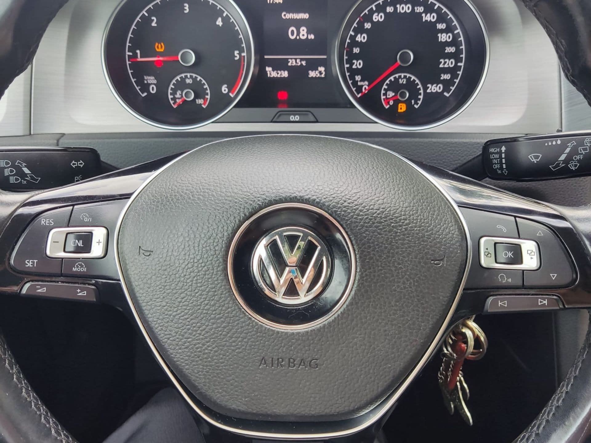 VOLKSWAGEN golf