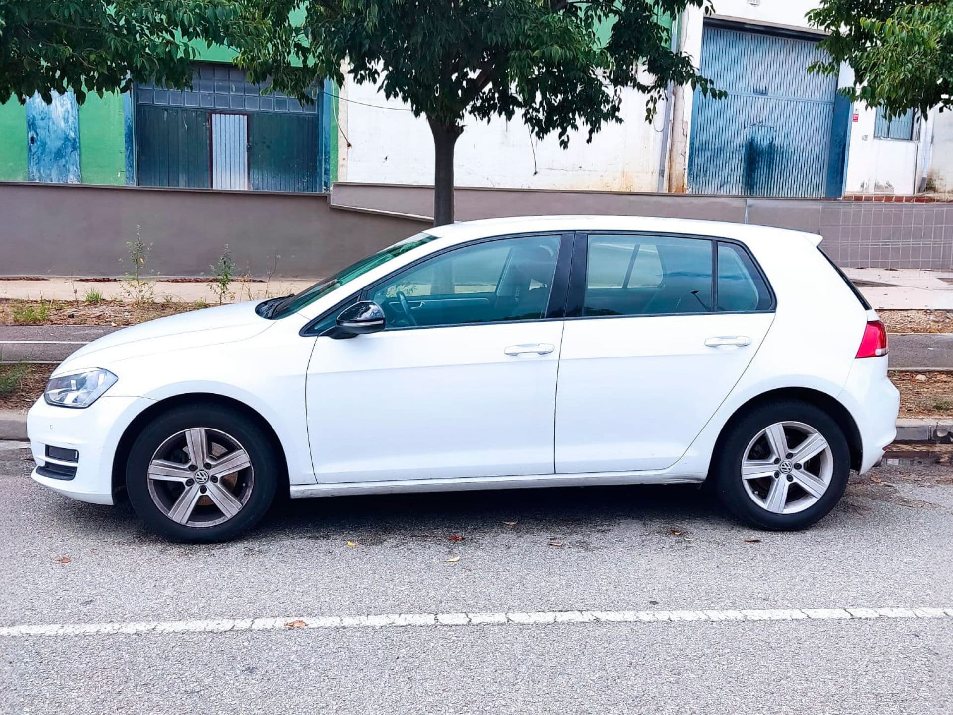 VOLKSWAGEN golf