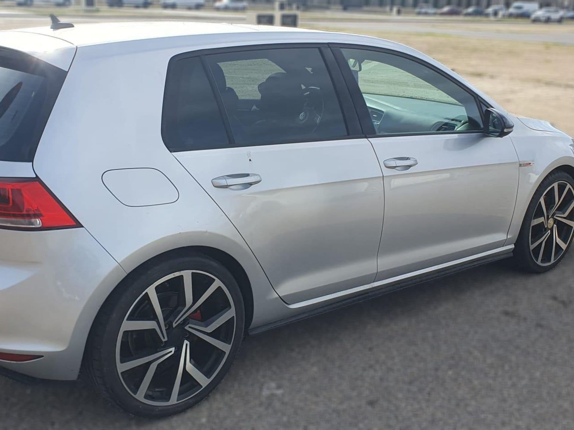 VOLKSWAGEN golf