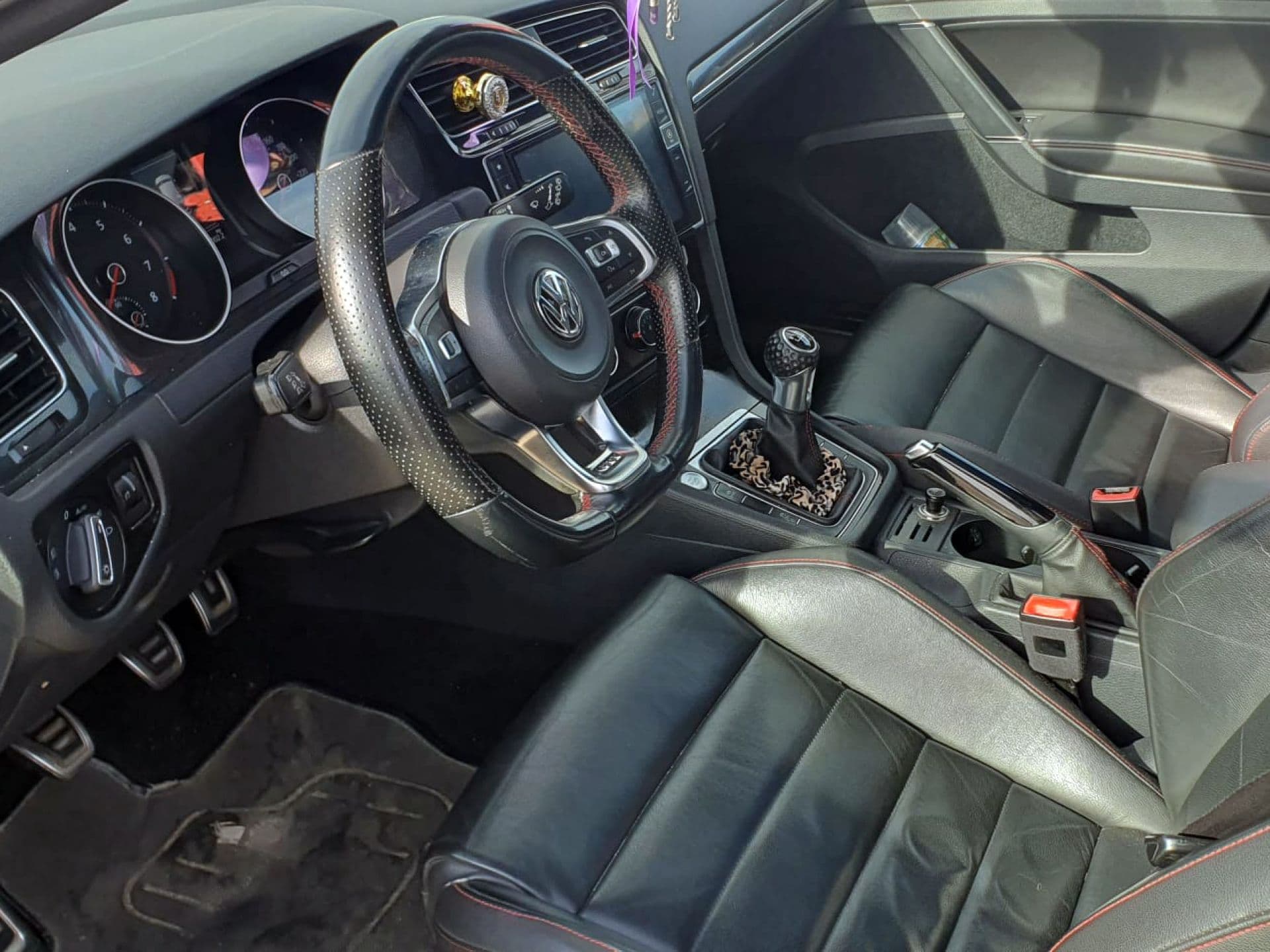 VOLKSWAGEN golf