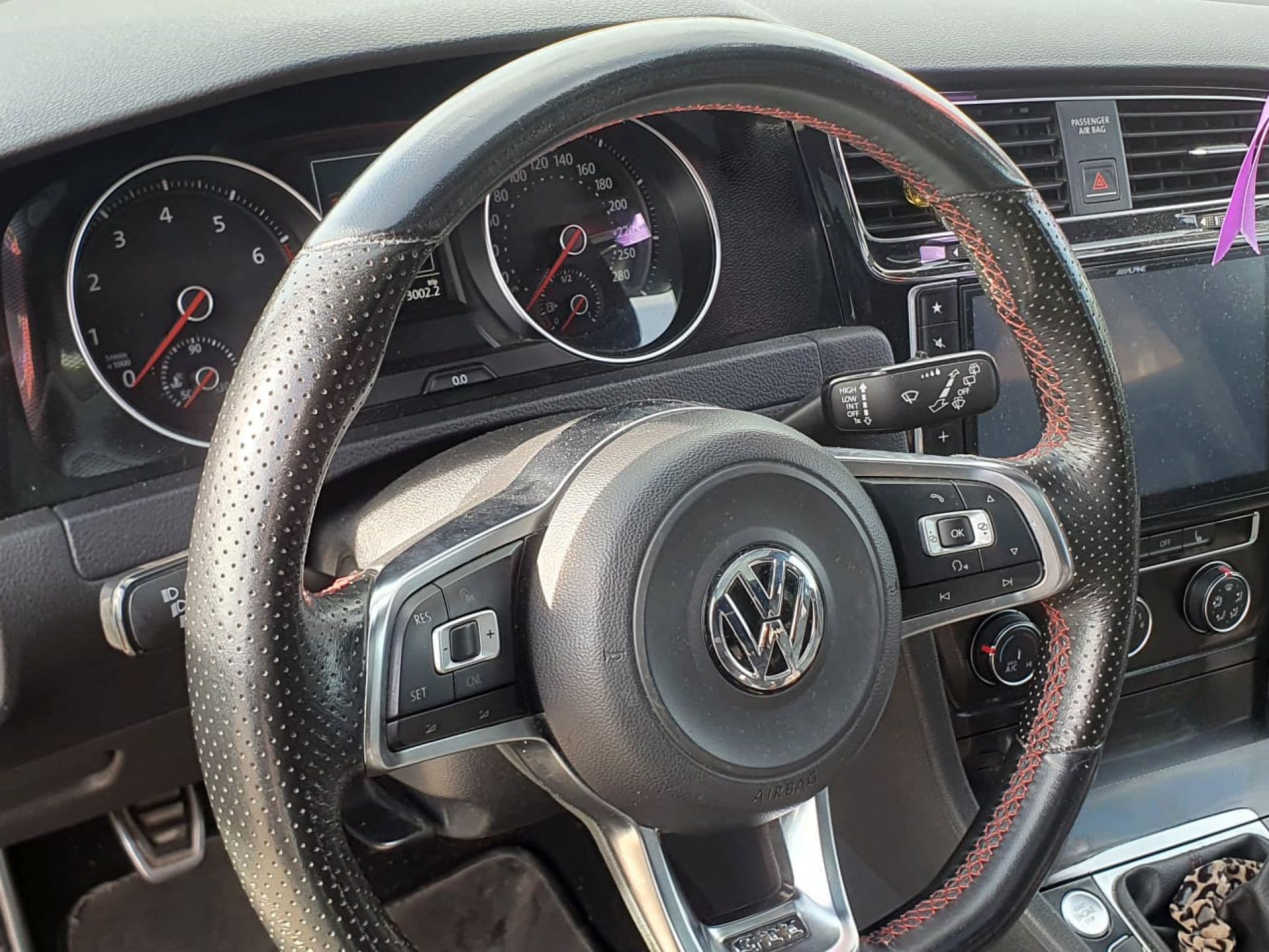 VOLKSWAGEN golf