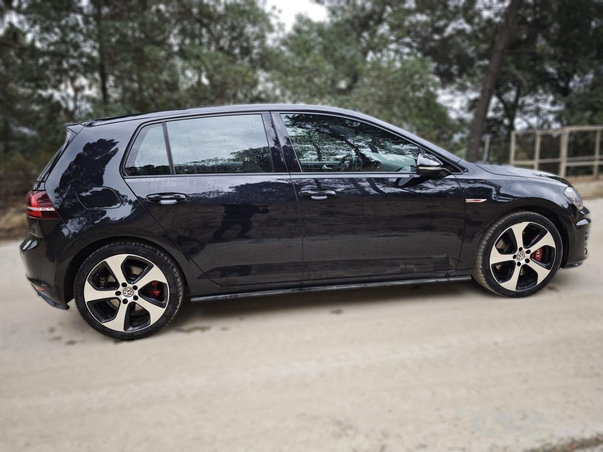 VOLKSWAGEN golf