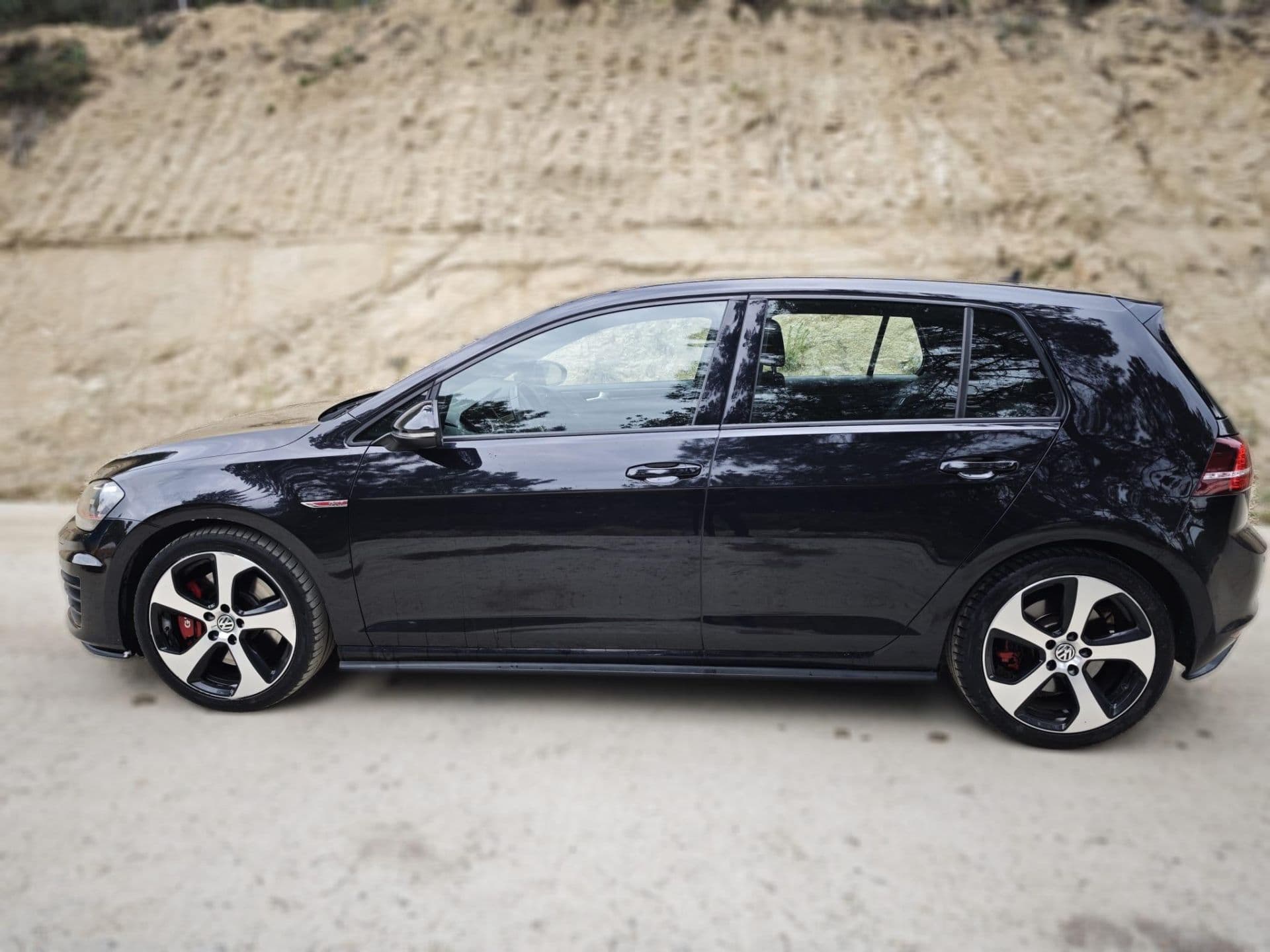 VOLKSWAGEN golf