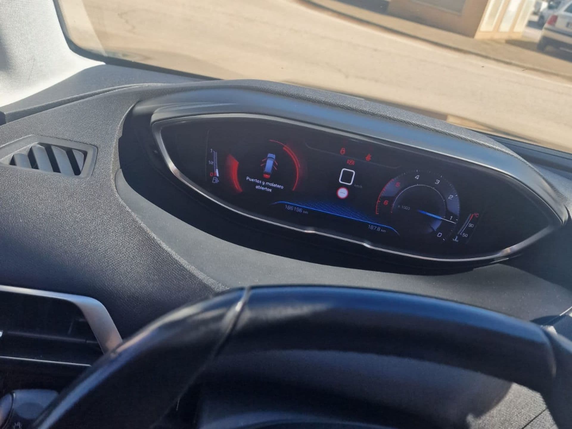 PEUGEOT 5008