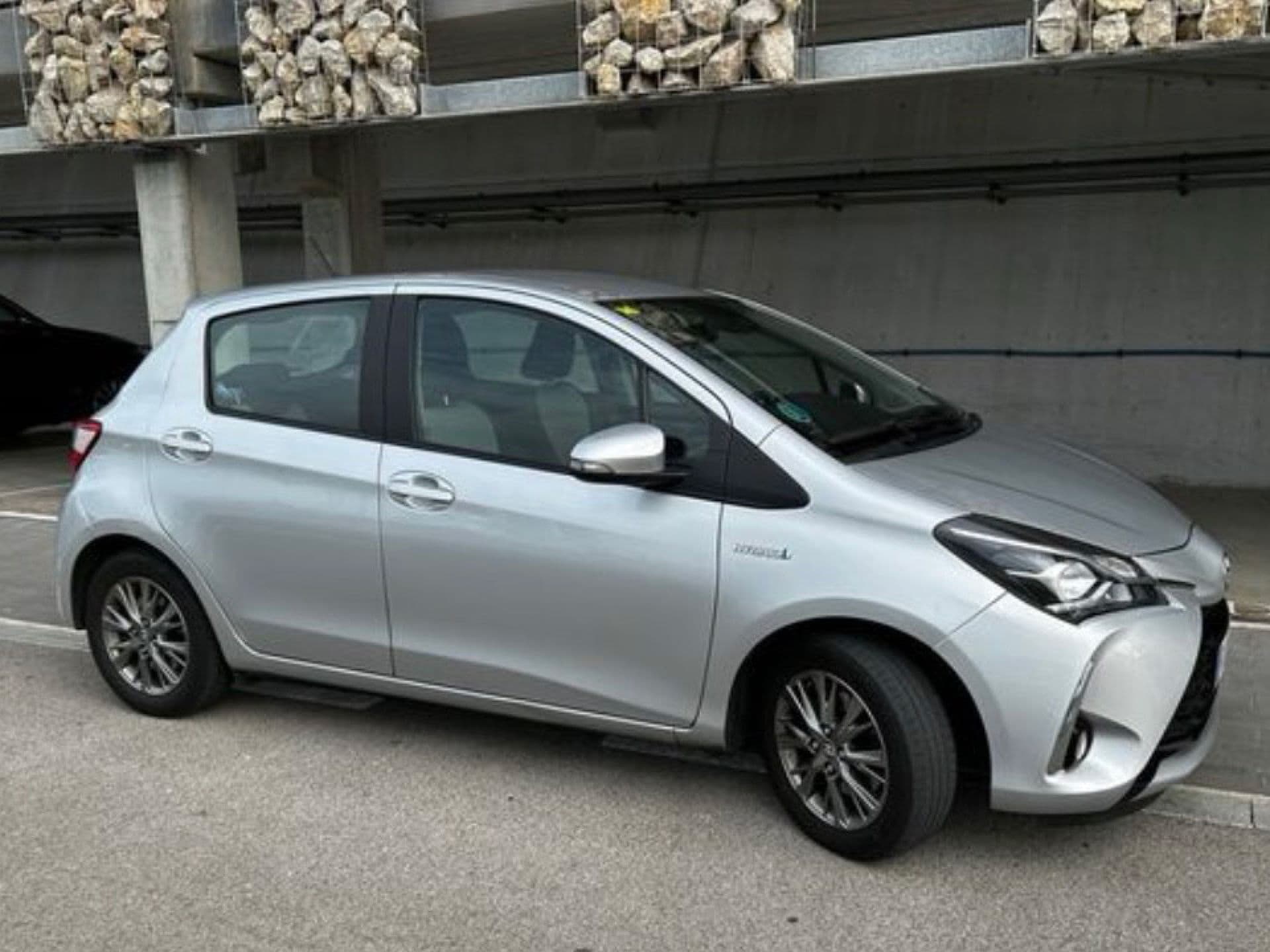 TOYOTA yaris